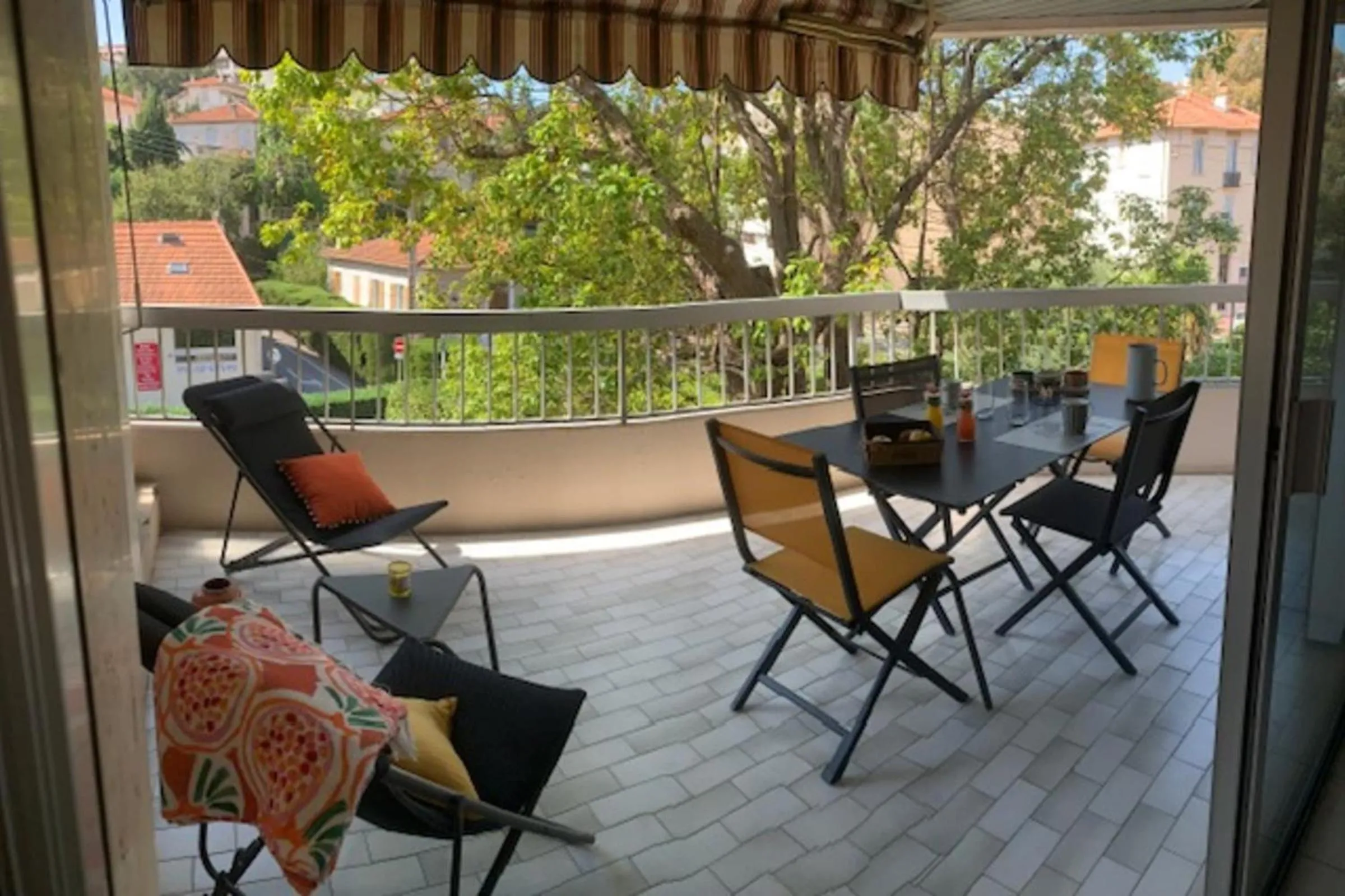 Lovely cosy nest close to the centre of Cannes