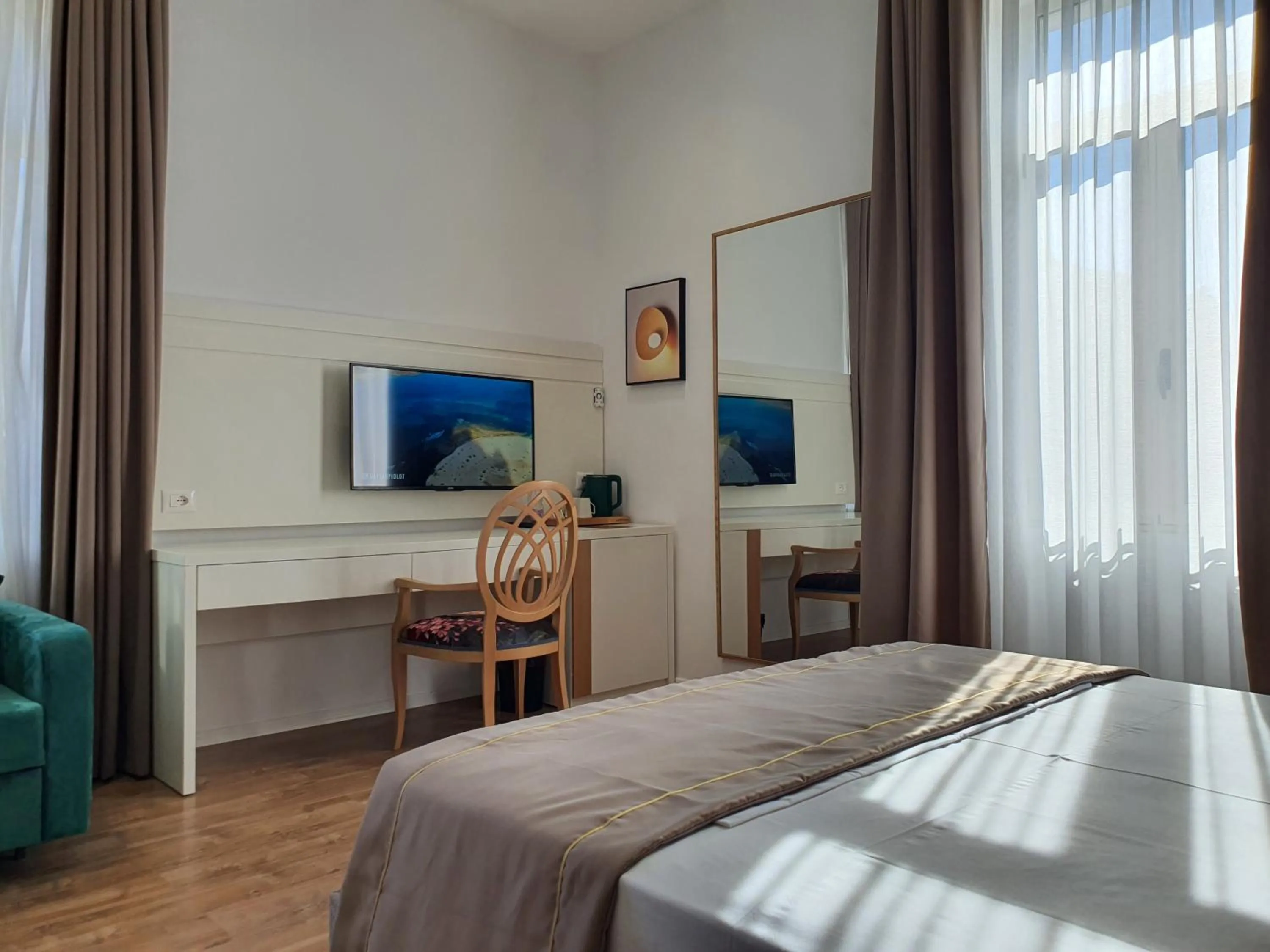 TV and multimedia, Bed in HEIRESS Hotel