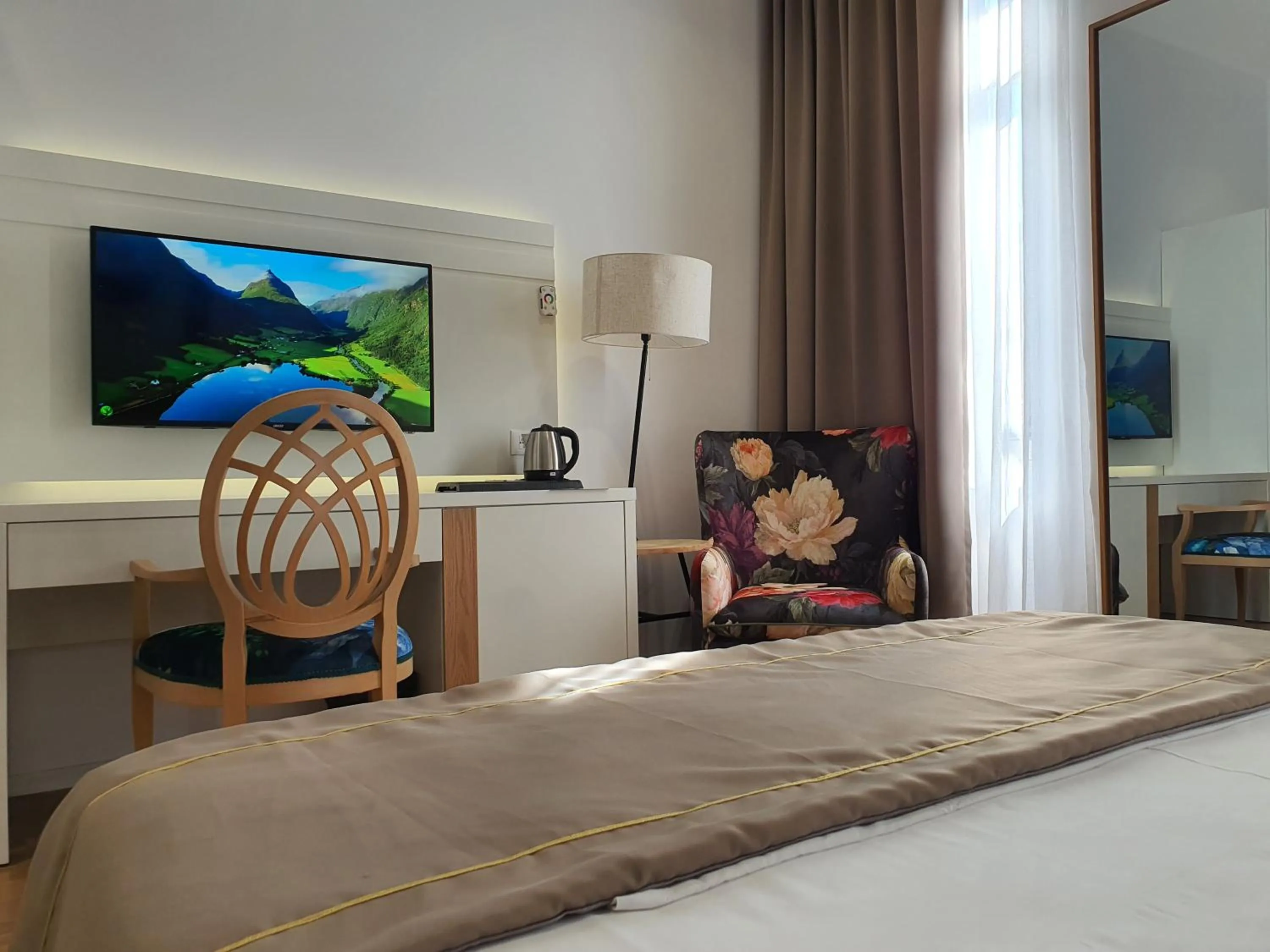 Seating area, Bed in HEIRESS Hotel