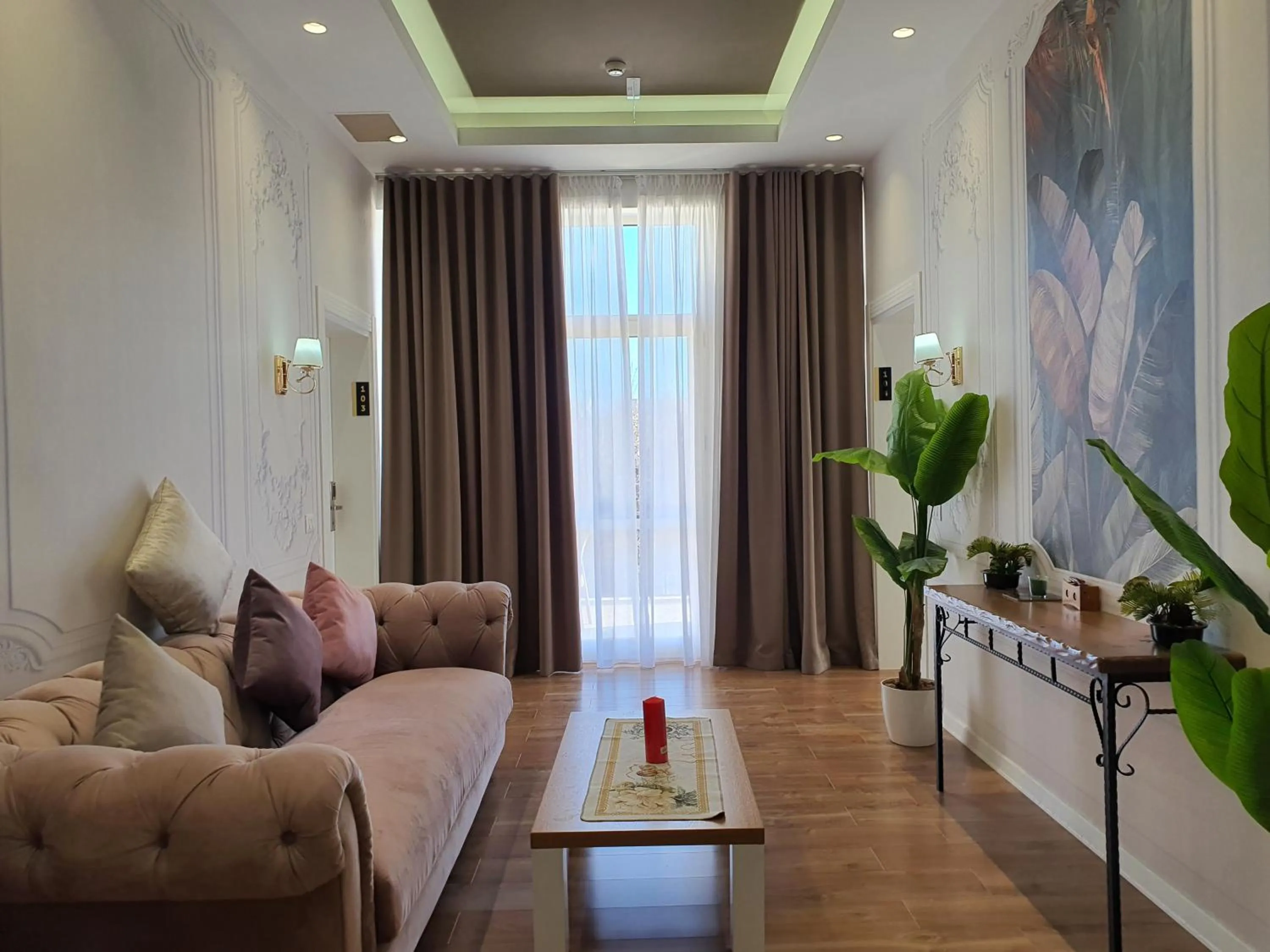 Living room in HEIRESS Hotel