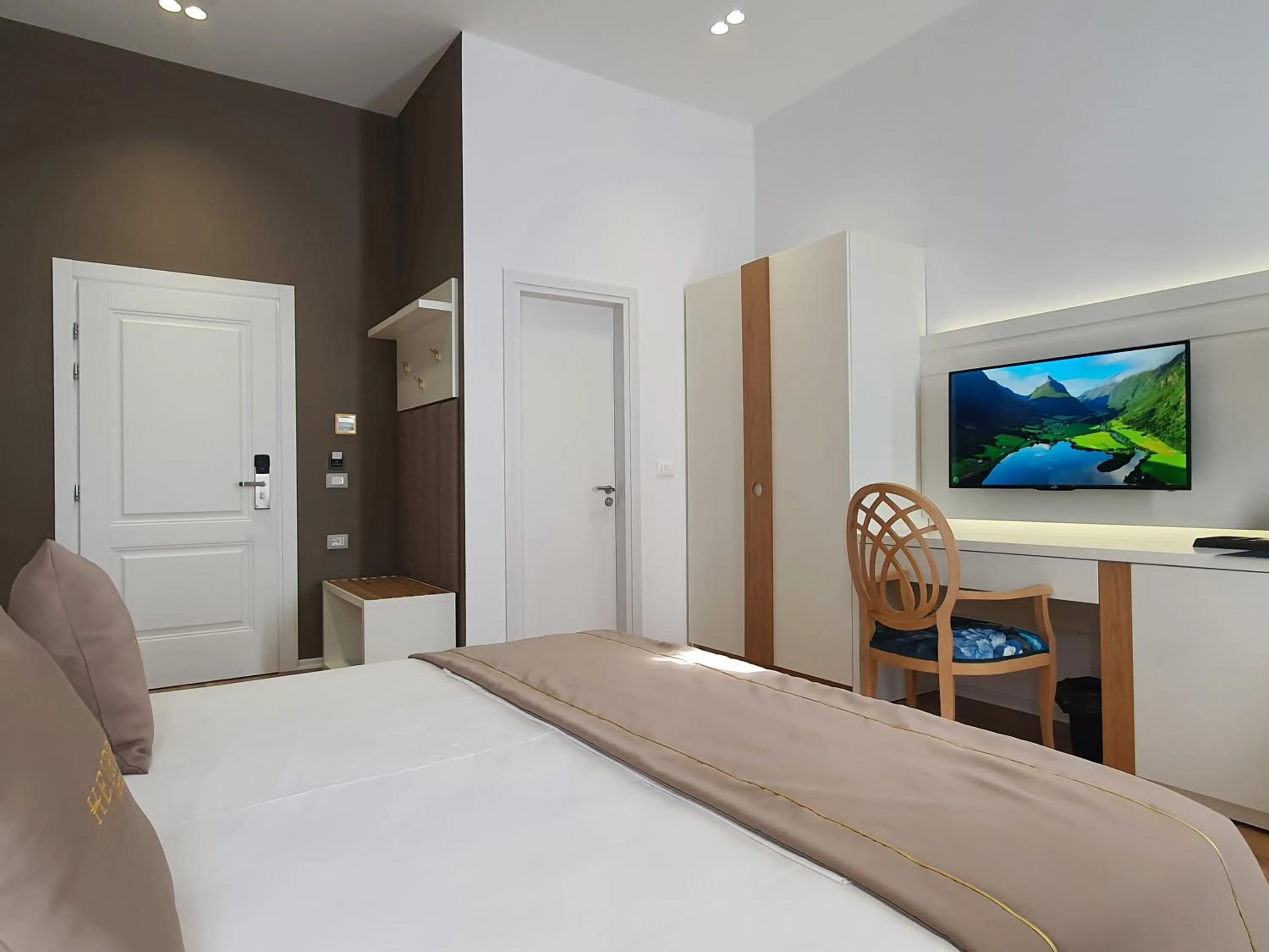 hair dresser, Bed in HEIRESS Hotel