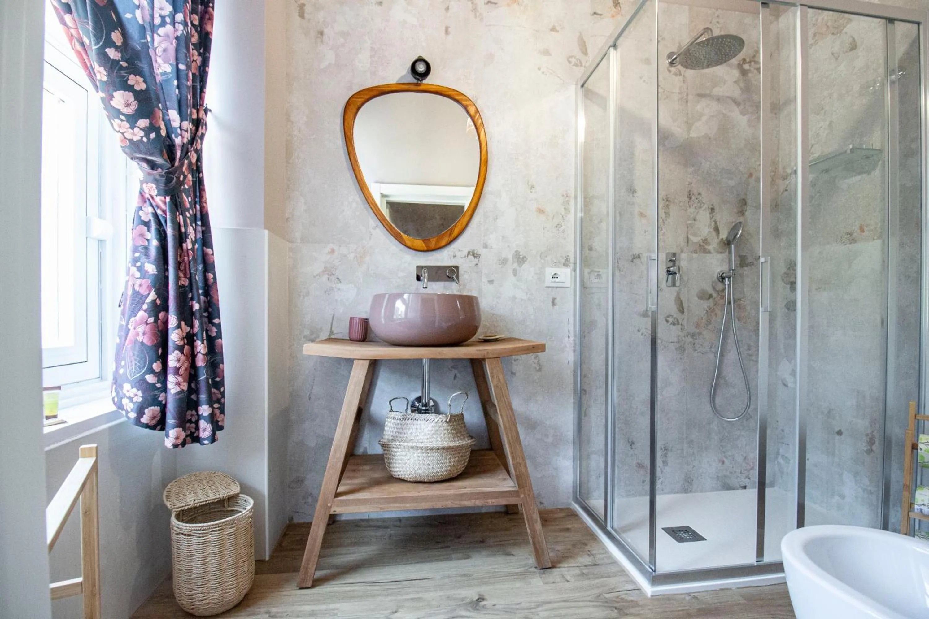 Shower in Epimonì B&B