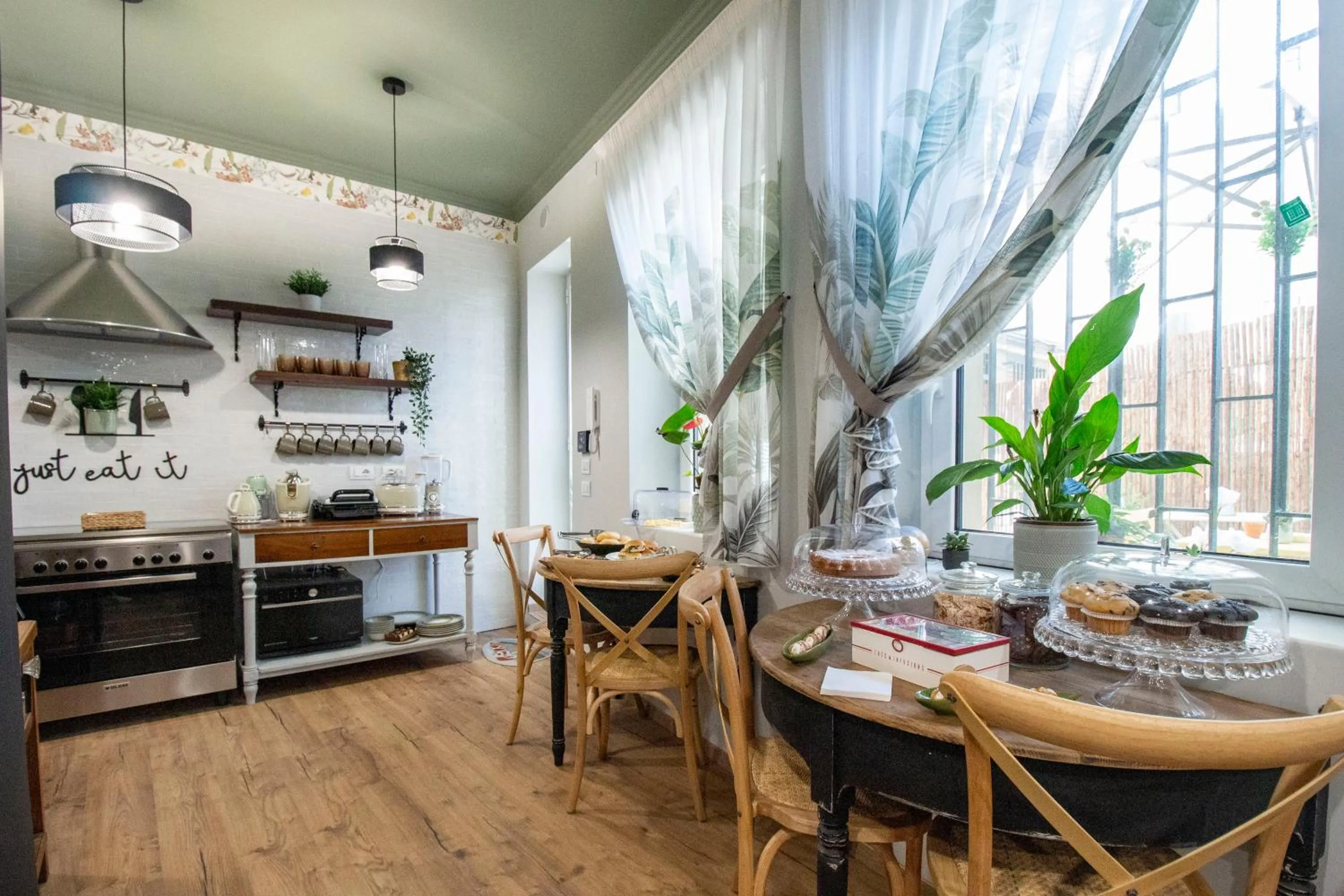 Kitchen or kitchenette in Epimonì B&B