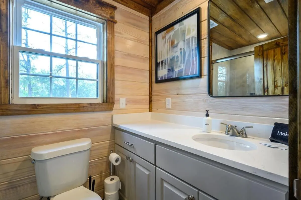 Family-friendly Broken Bow Cabin - Spa, Game Room