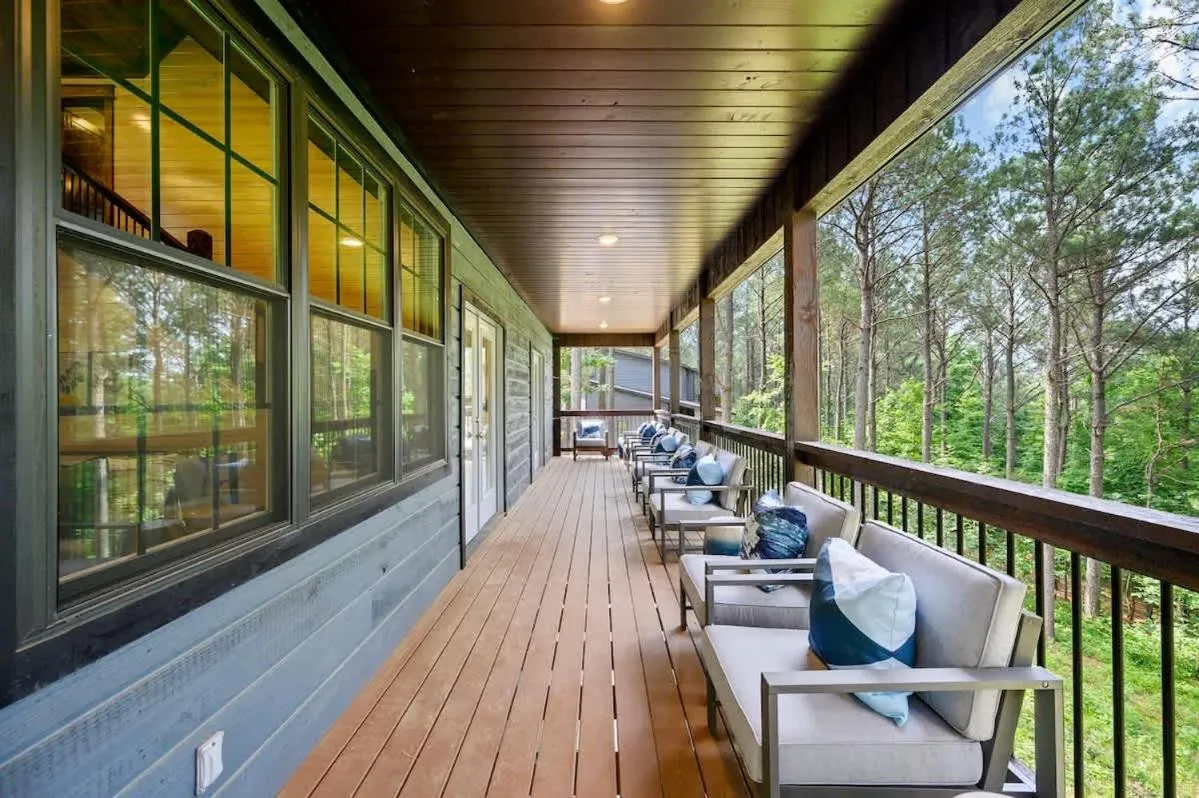 Family-friendly Broken Bow Cabin - Spa, Game Room