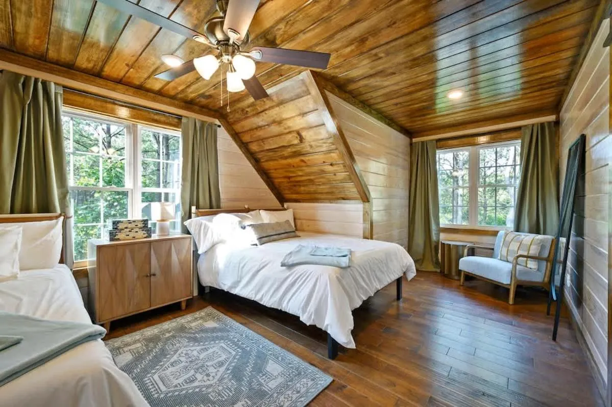 Family-friendly Broken Bow Cabin - Spa, Game Room