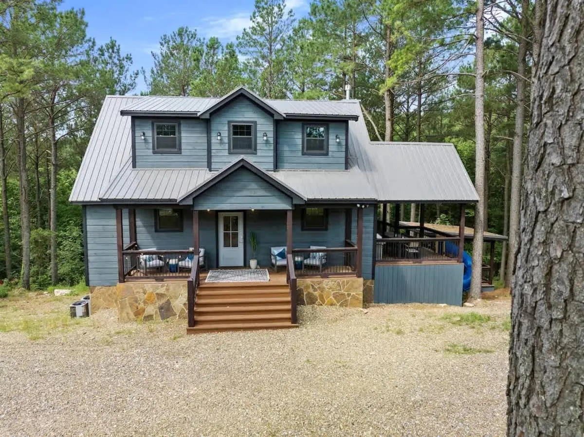 Family-friendly Broken Bow Cabin - Spa, Game Room