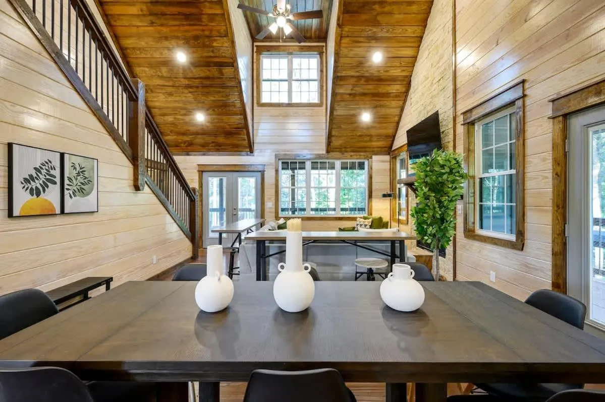 Family-friendly Broken Bow Cabin - Spa, Game Room