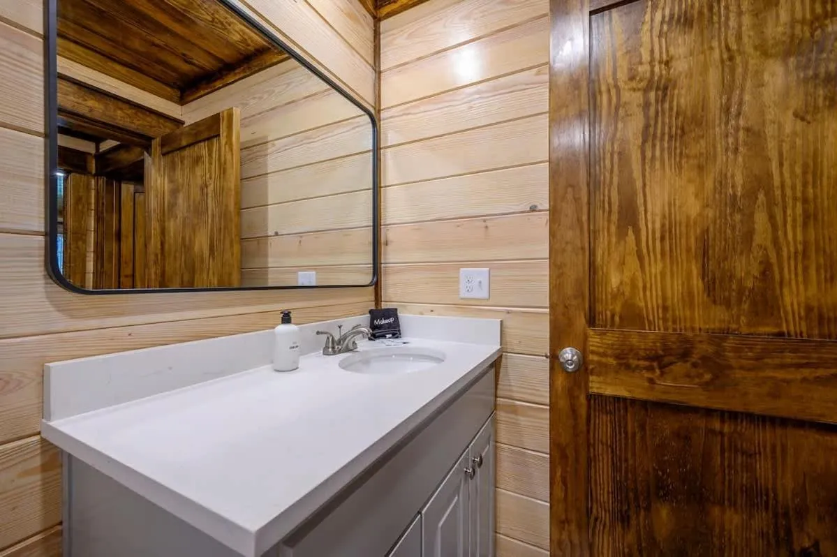 Family-friendly Broken Bow Cabin - Spa, Game Room