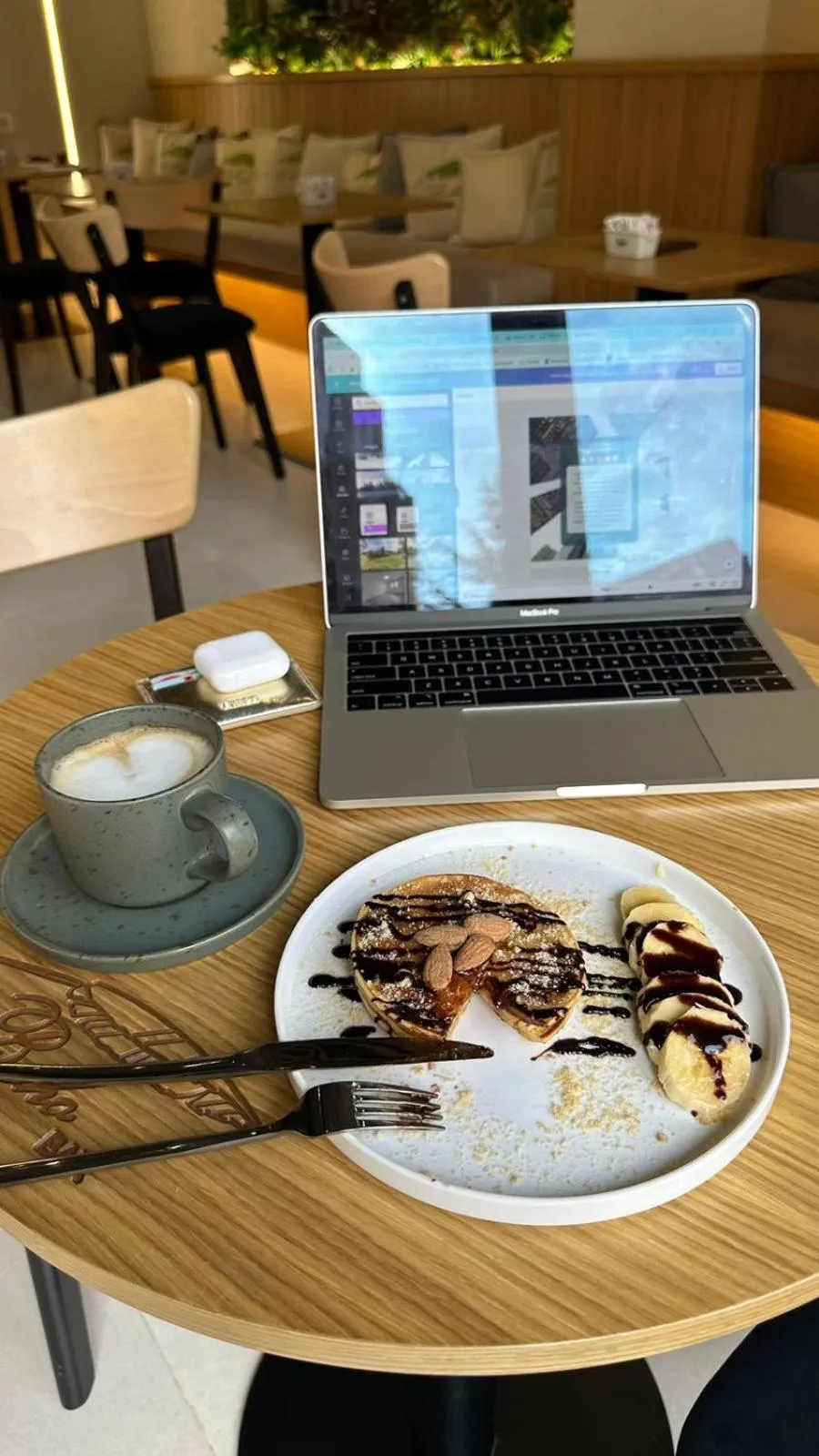 Lounge or bar in Boho Central Apartment