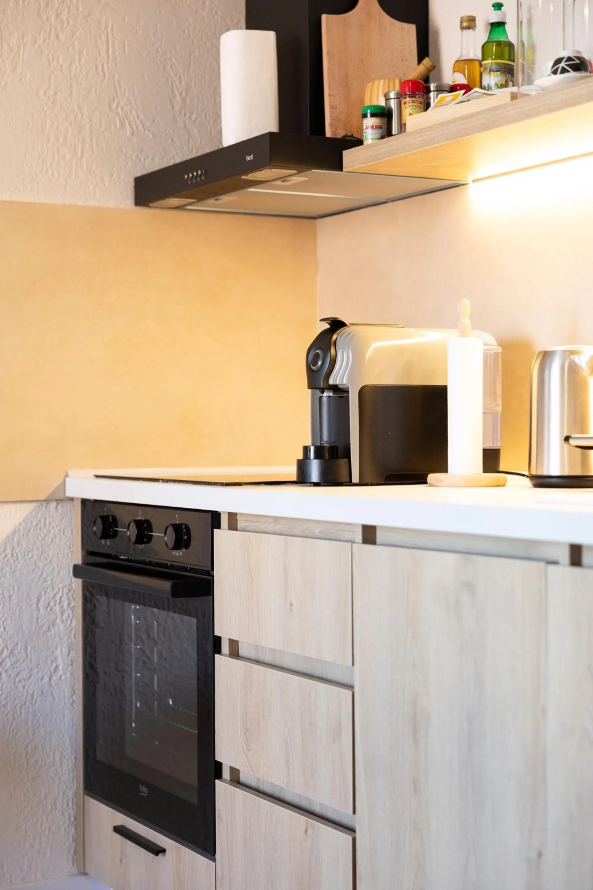 Coffee/tea facilities in Boho Central Apartment