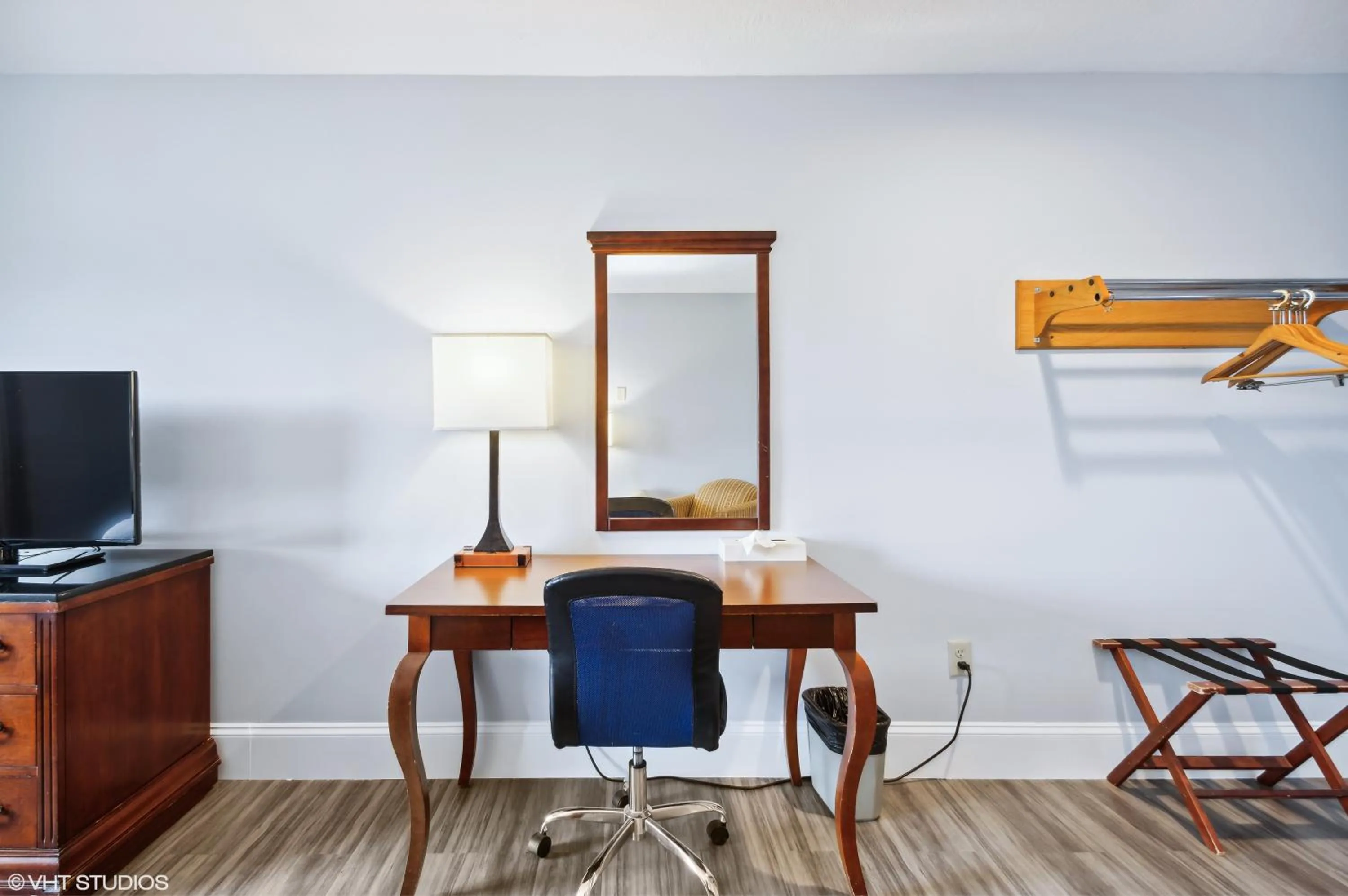 Bedroom in My Hometown Inn