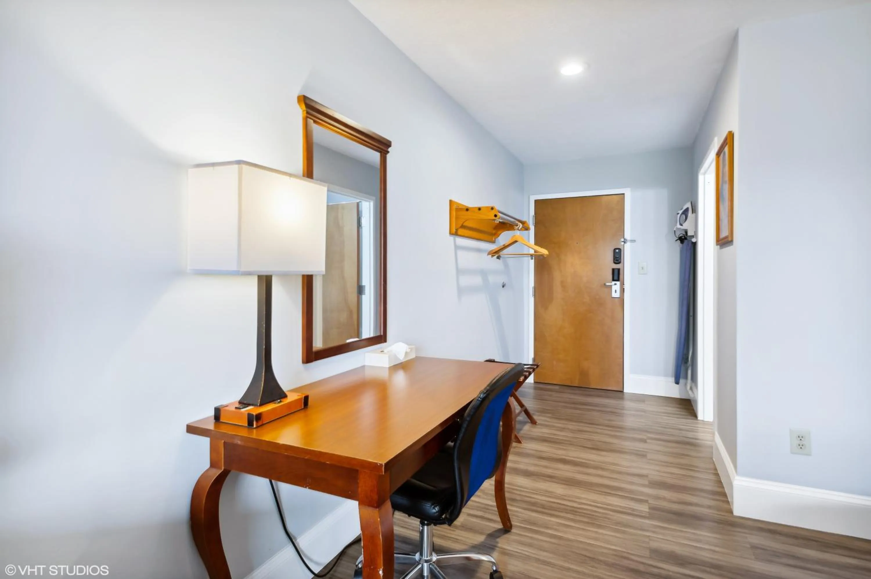 Bedroom in My Hometown Inn