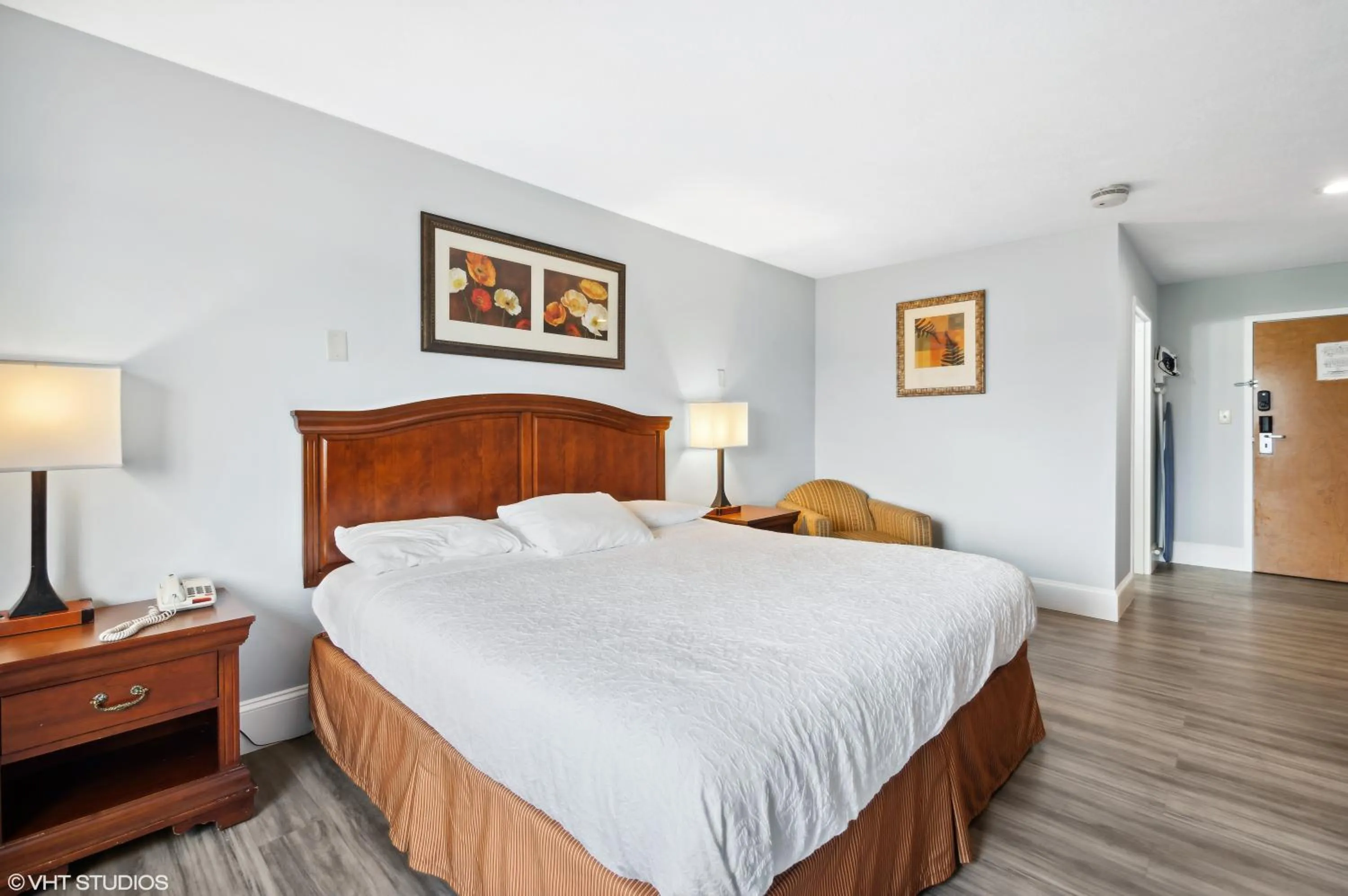 Bedroom, Bed in My Hometown Inn