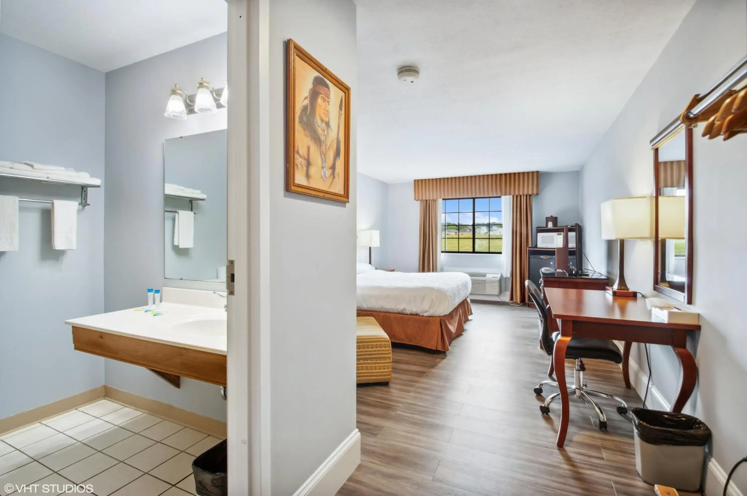 Deluxe King Room in My Hometown Inn Deluxe King Room in My Hometown Inn