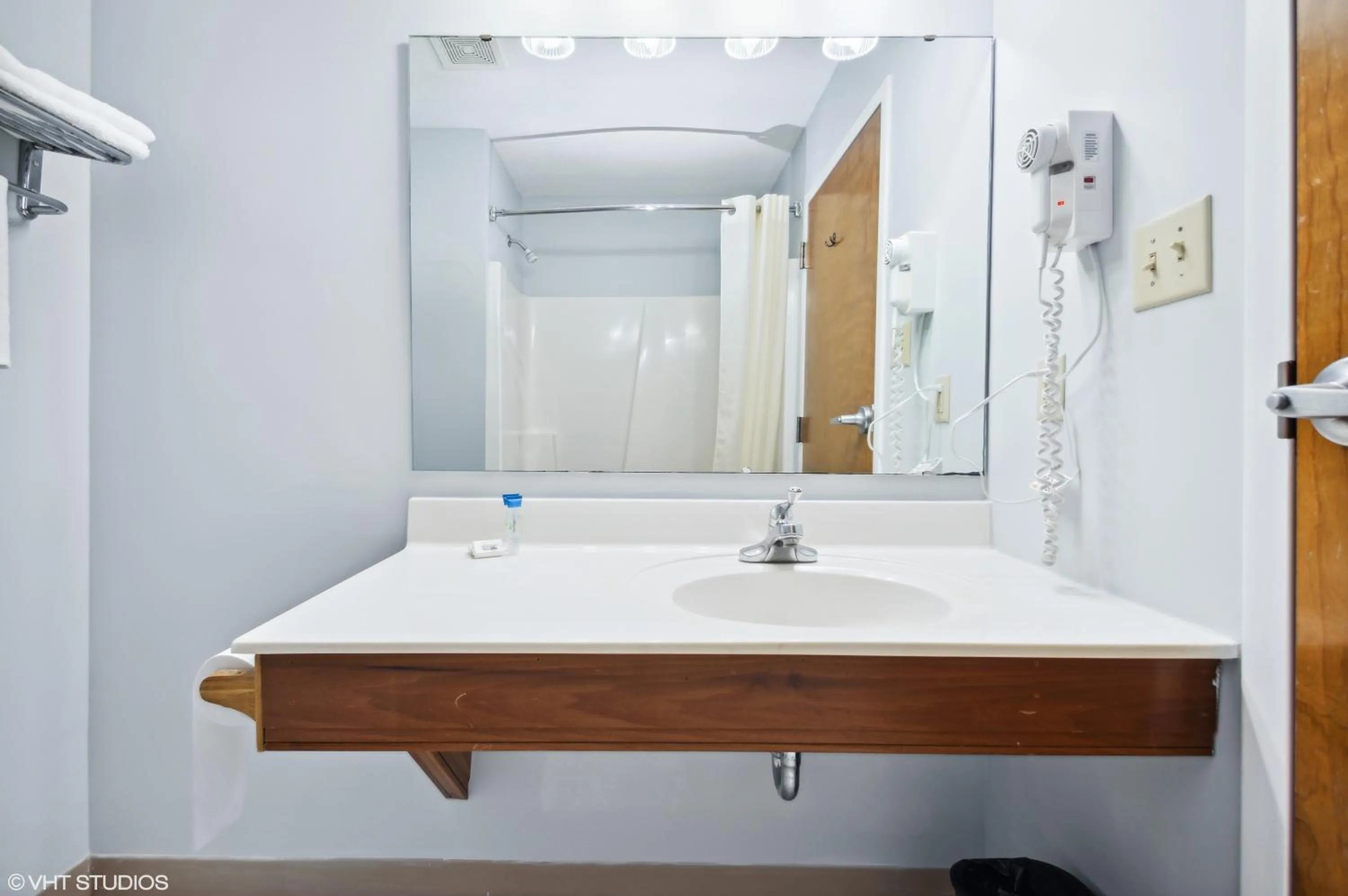 Bathroom in My Hometown Inn