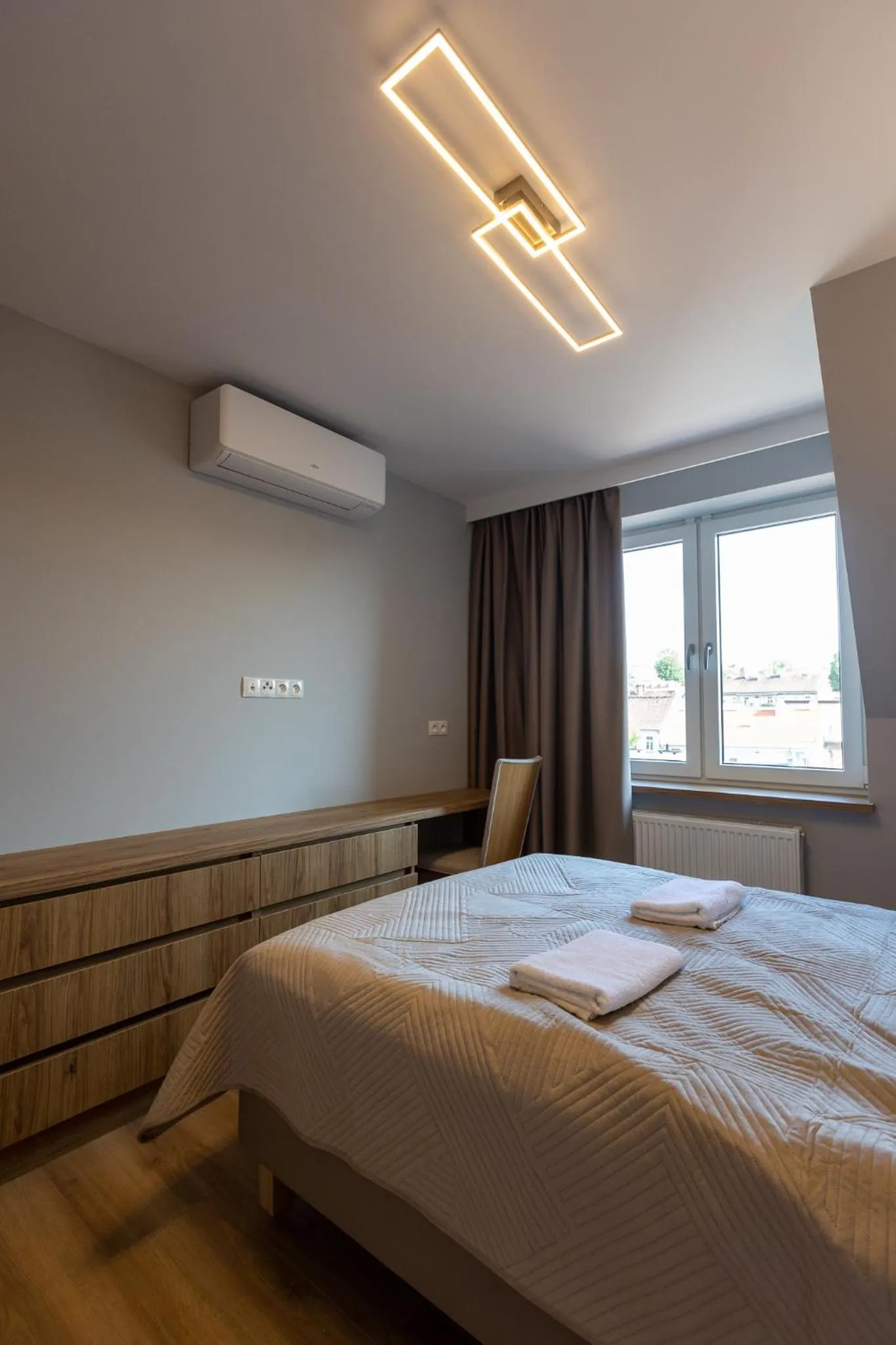 Bed in Ostróda City Center Top floor lake view & balcony apartment