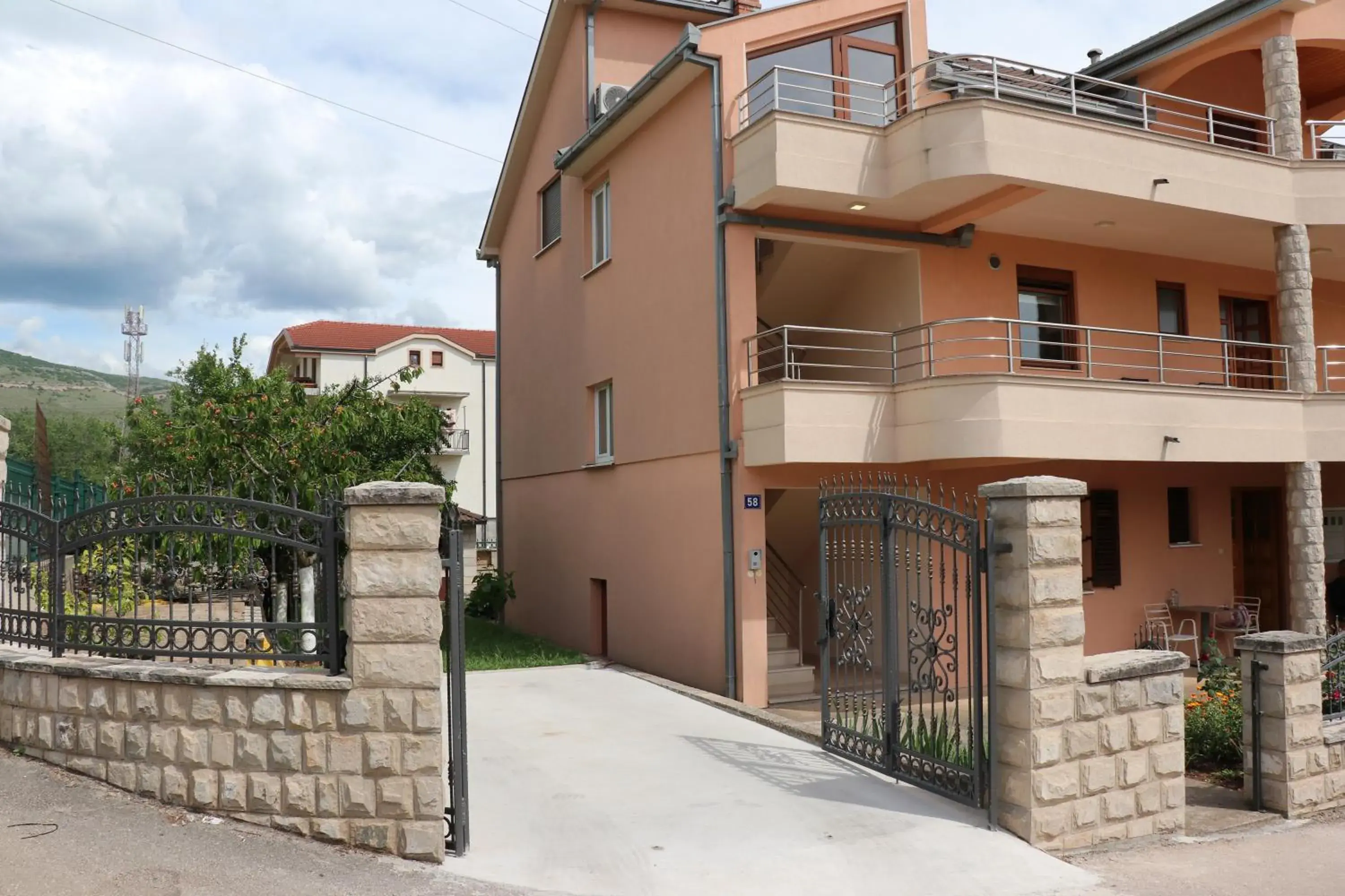 One-Bedroom Apartment in Apartman Trebinje One-Bedroom Apartment in Apartman Trebinje