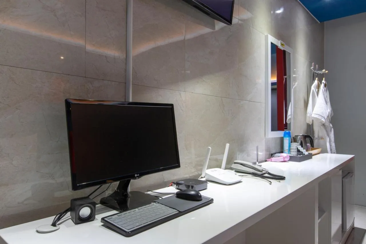 TV and multimedia in Incheon Pentastar Hotel