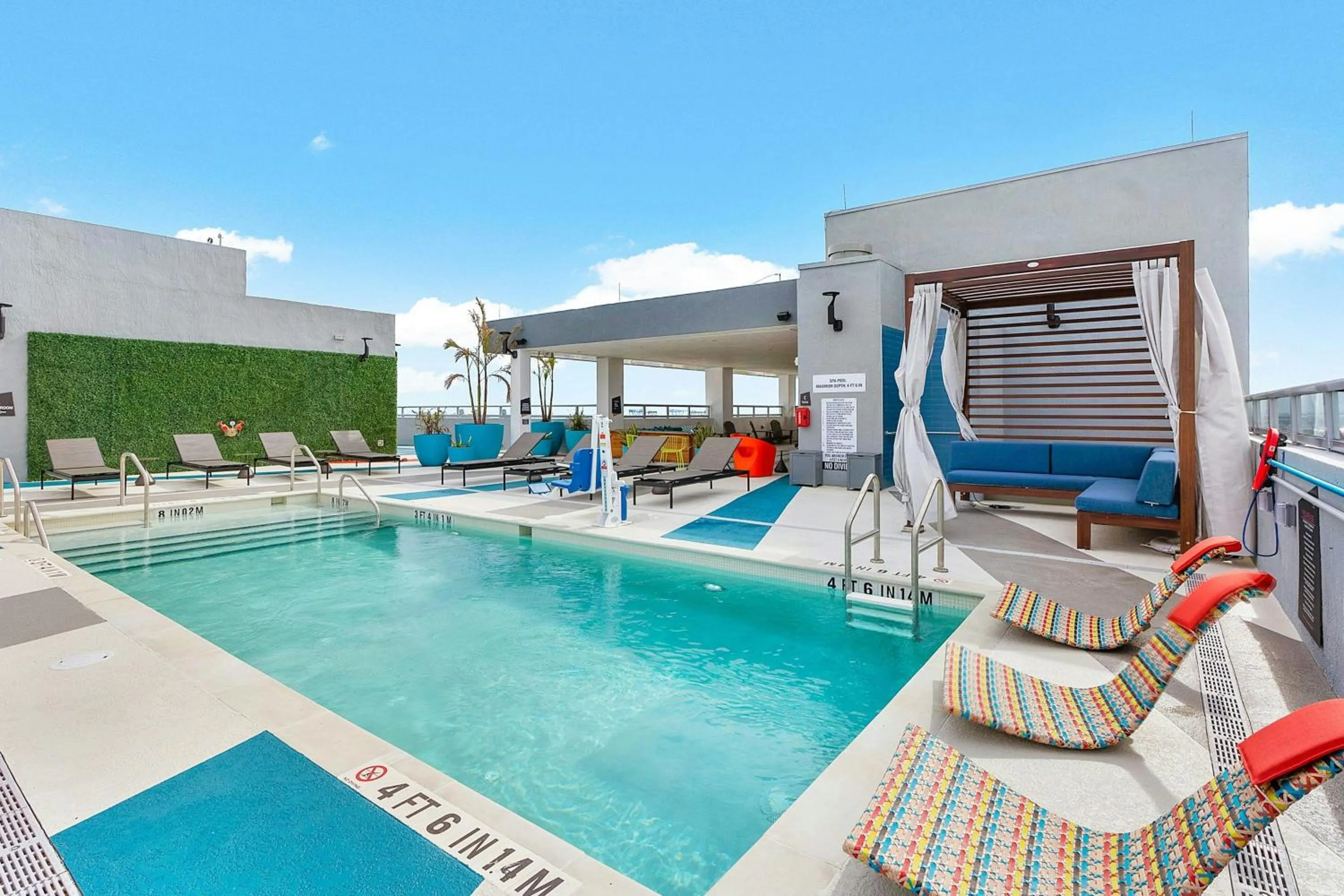 Swimming pool in Aloft Fort Lauderdale Airport & Cruise Port