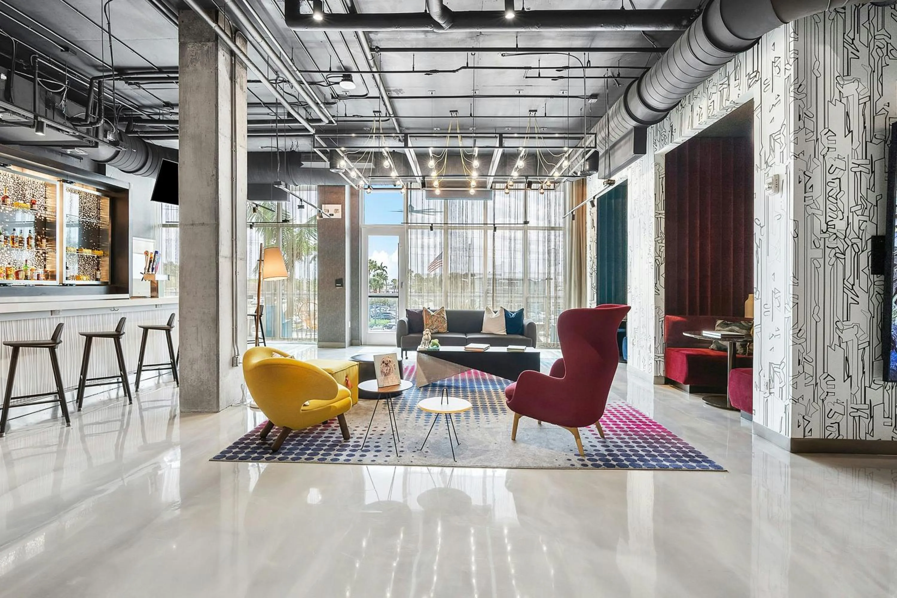 Lounge or bar in Aloft Fort Lauderdale Airport & Cruise Port