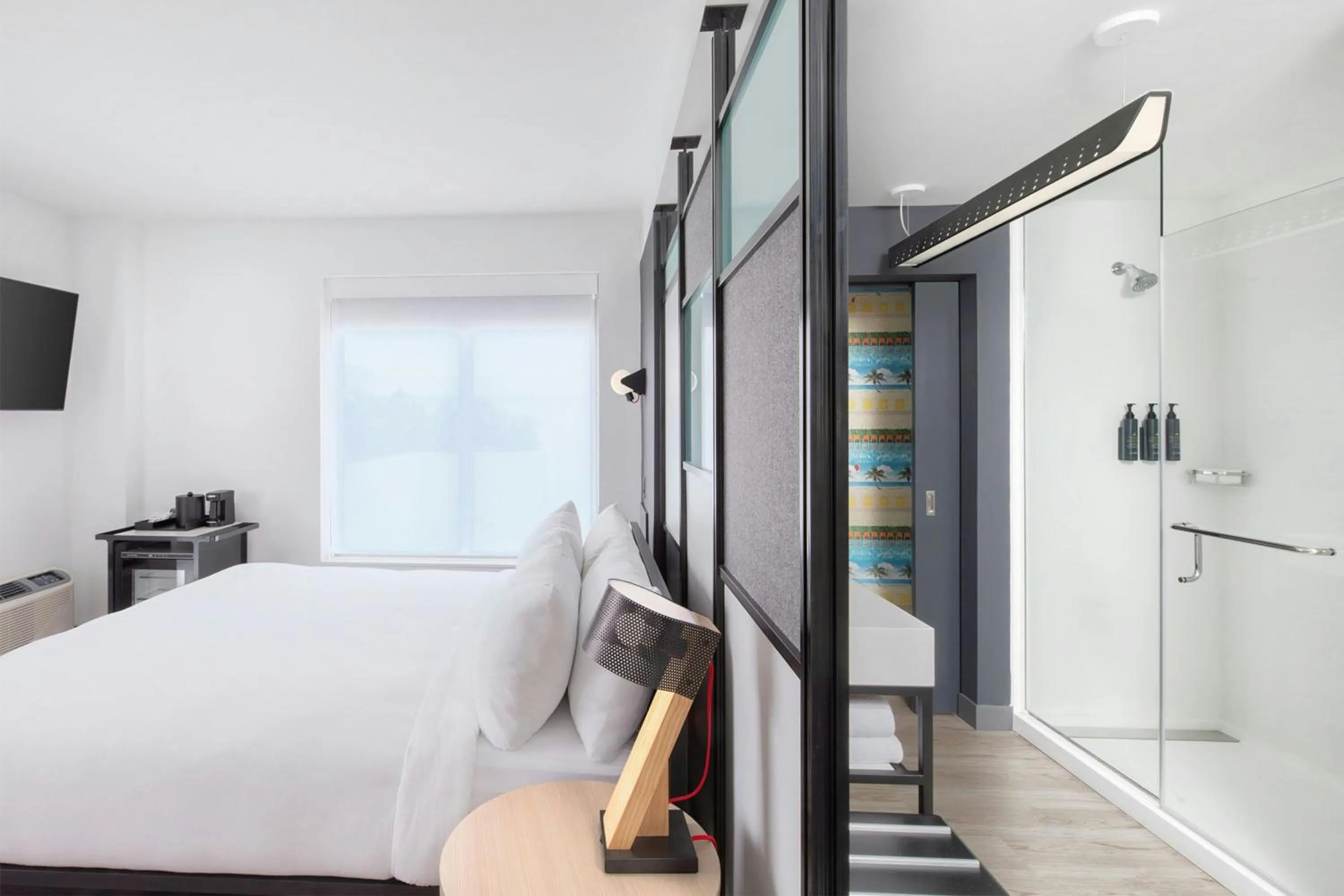 Bathroom, Bed in Aloft Fort Lauderdale Airport & Cruise Port