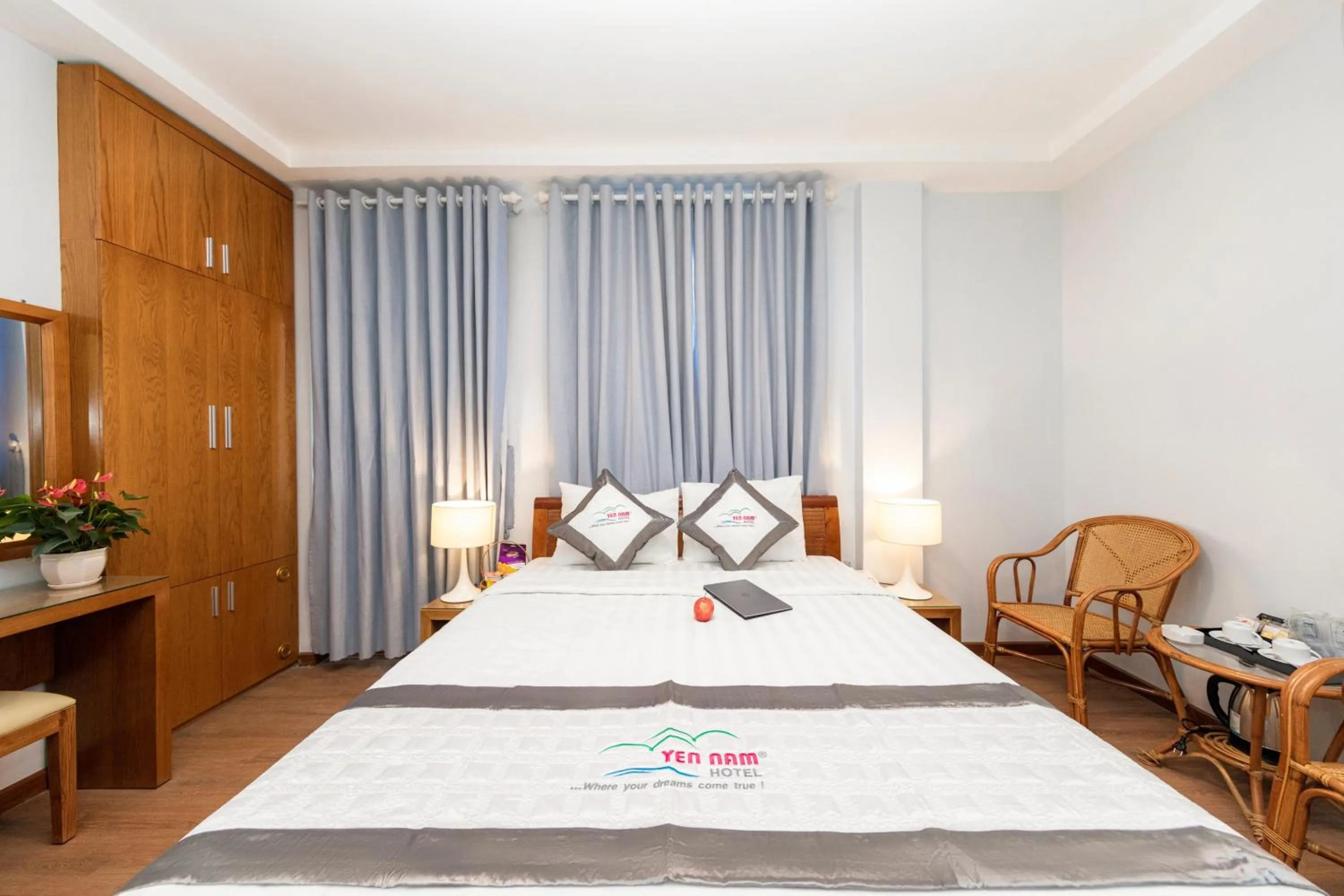 Bed in Yen Nam Hotel Hoang Van Thu