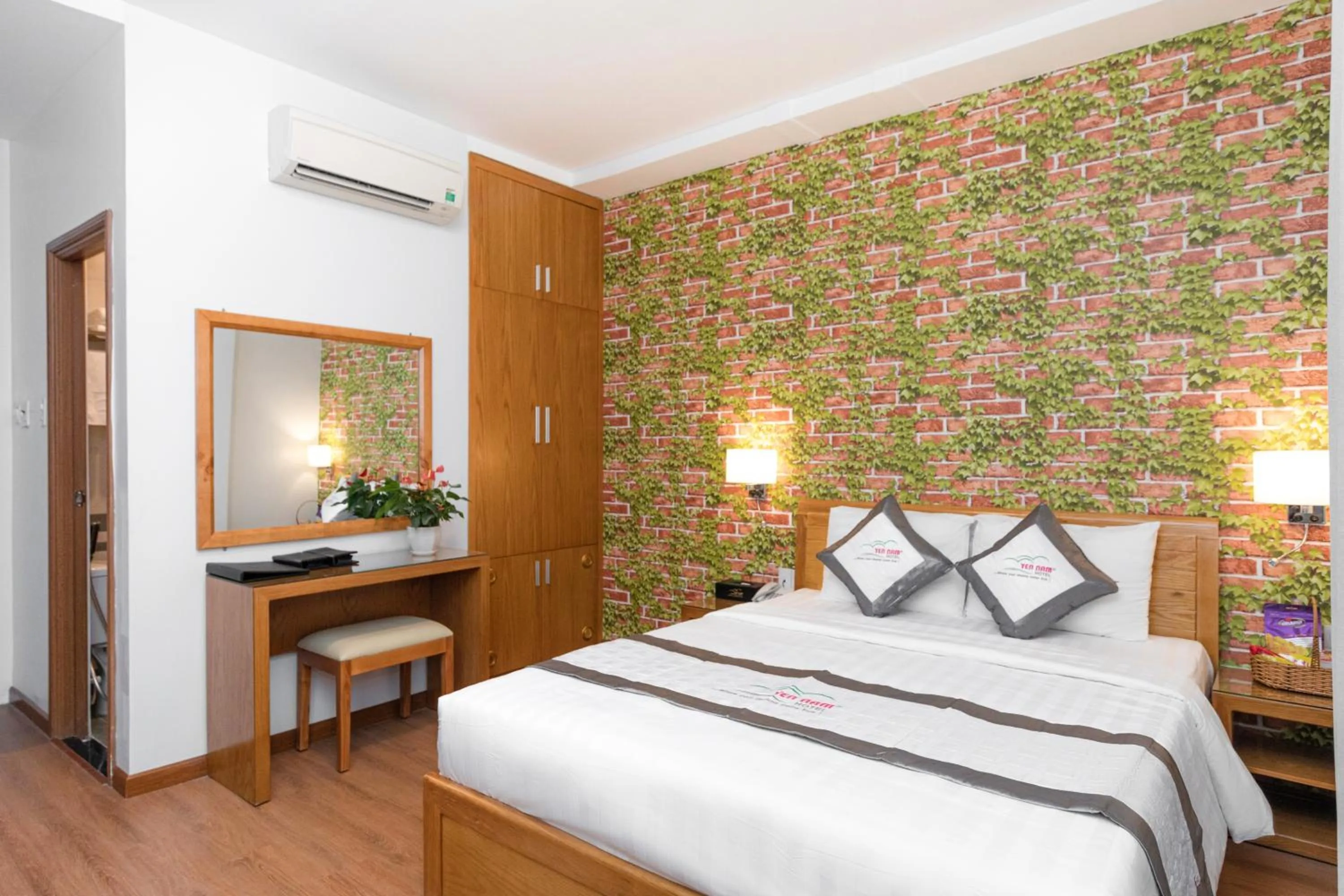 Bed in Yen Nam Hotel Hoang Van Thu