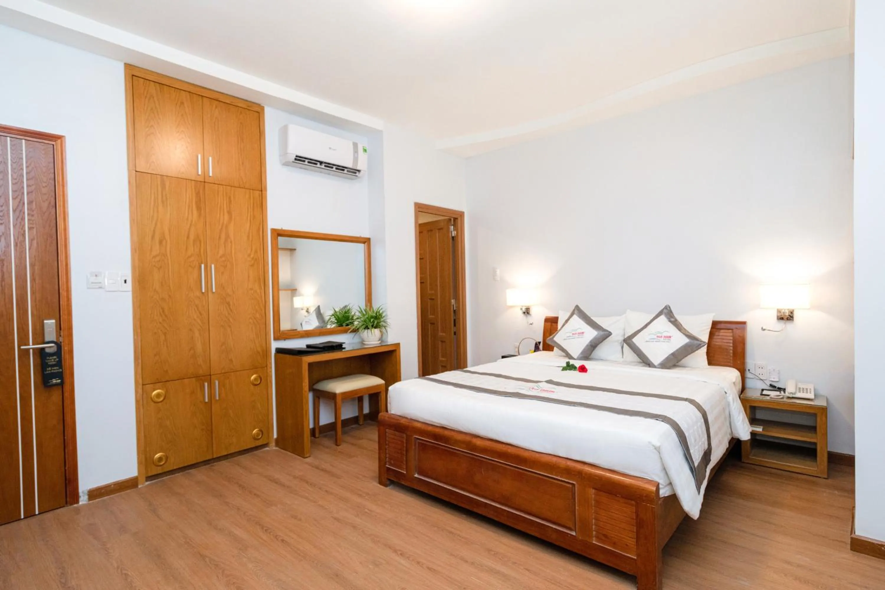 Bed in Yen Nam Hotel Hoang Van Thu