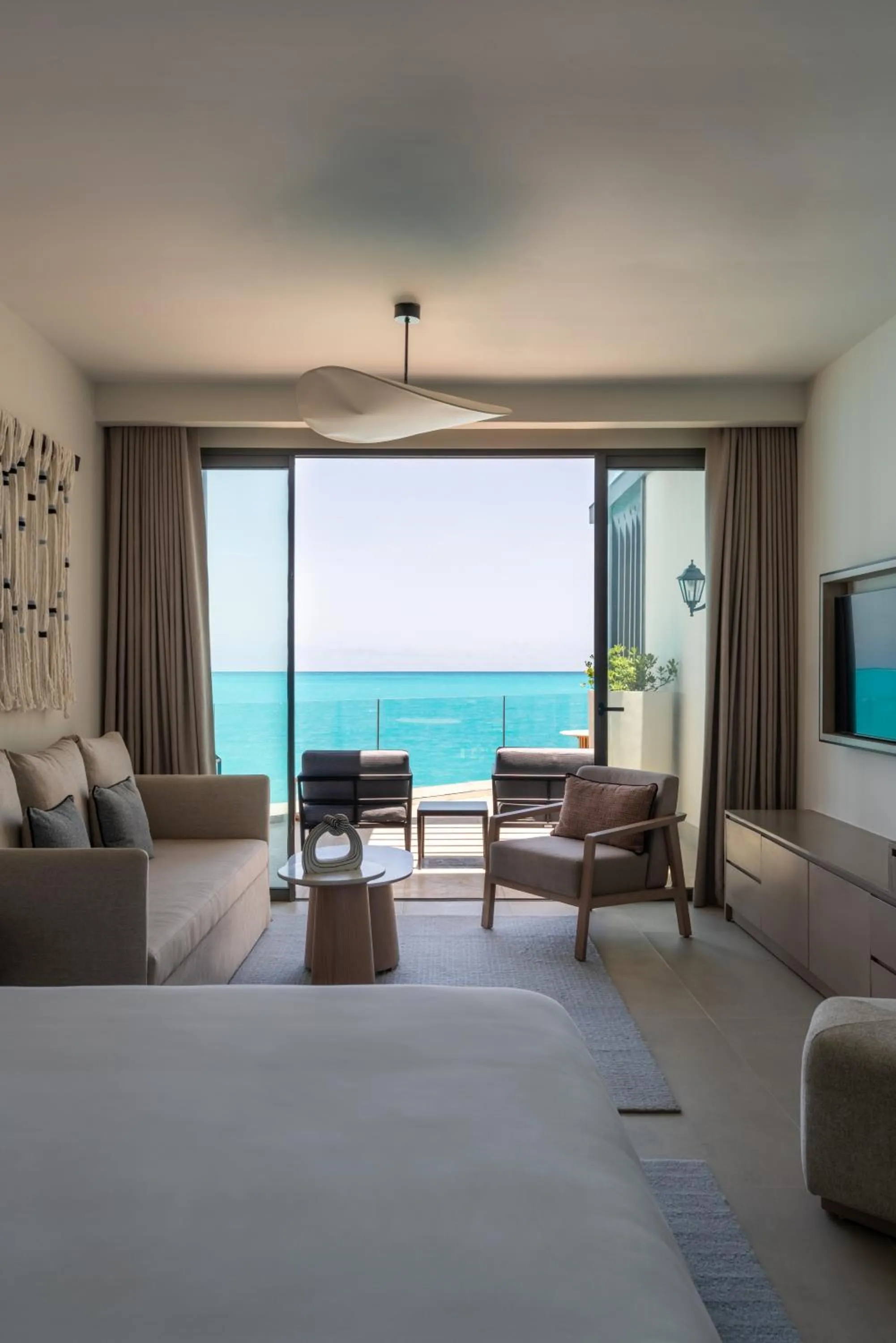 Sea view, Bed in Address Beach Resort Marassi