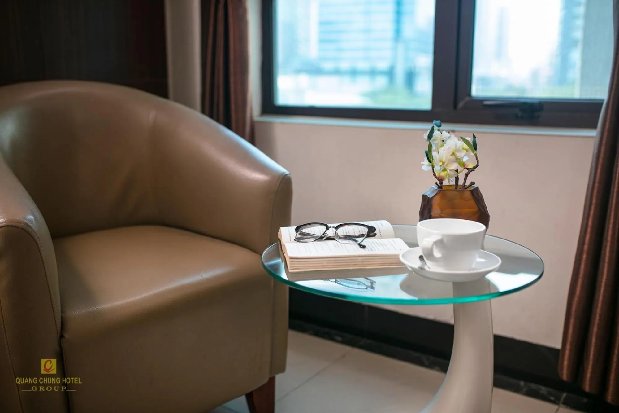 Seating area in Quang Chung Hotel Le Van Thiem