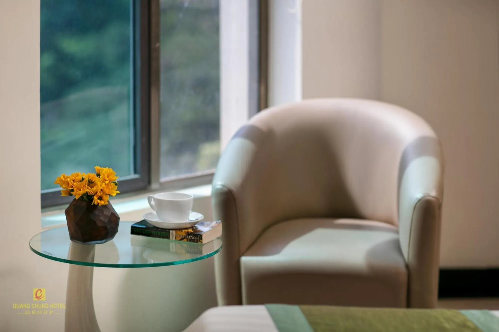 Seating area in Quang Chung Hotel Le Van Thiem