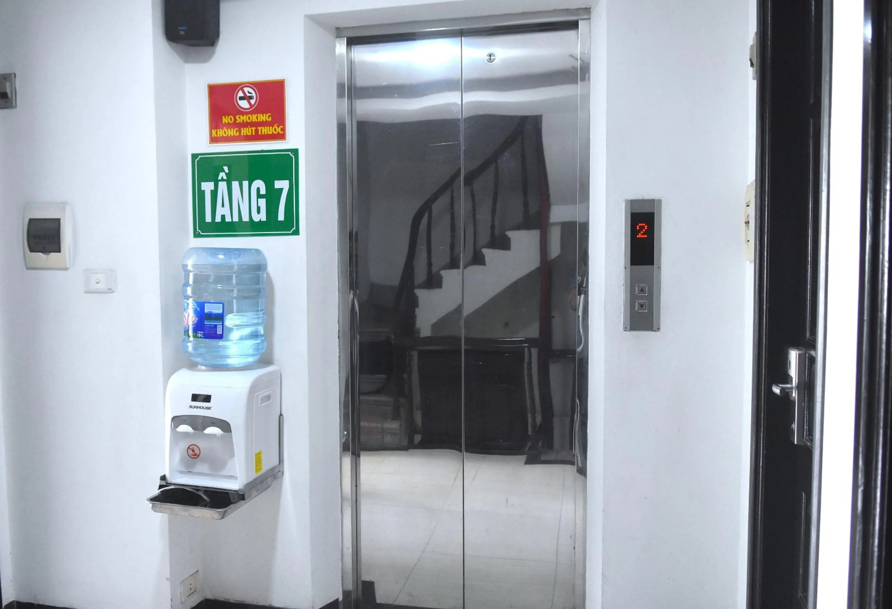 elevator in Sao Hotel Nguyen Ngoc Vu