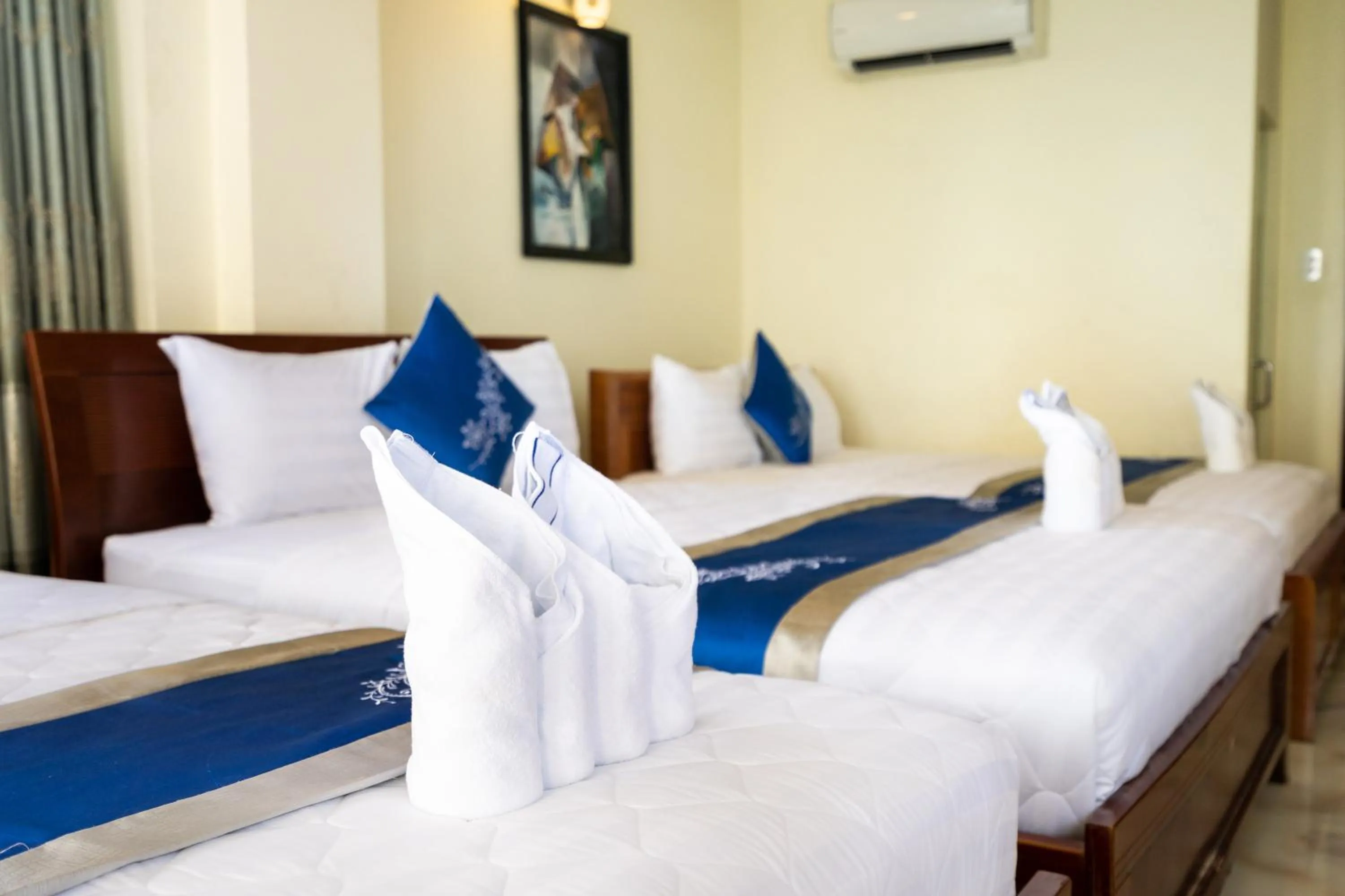 Bed in Mai Phương - RUBY SAIGON HOTEL