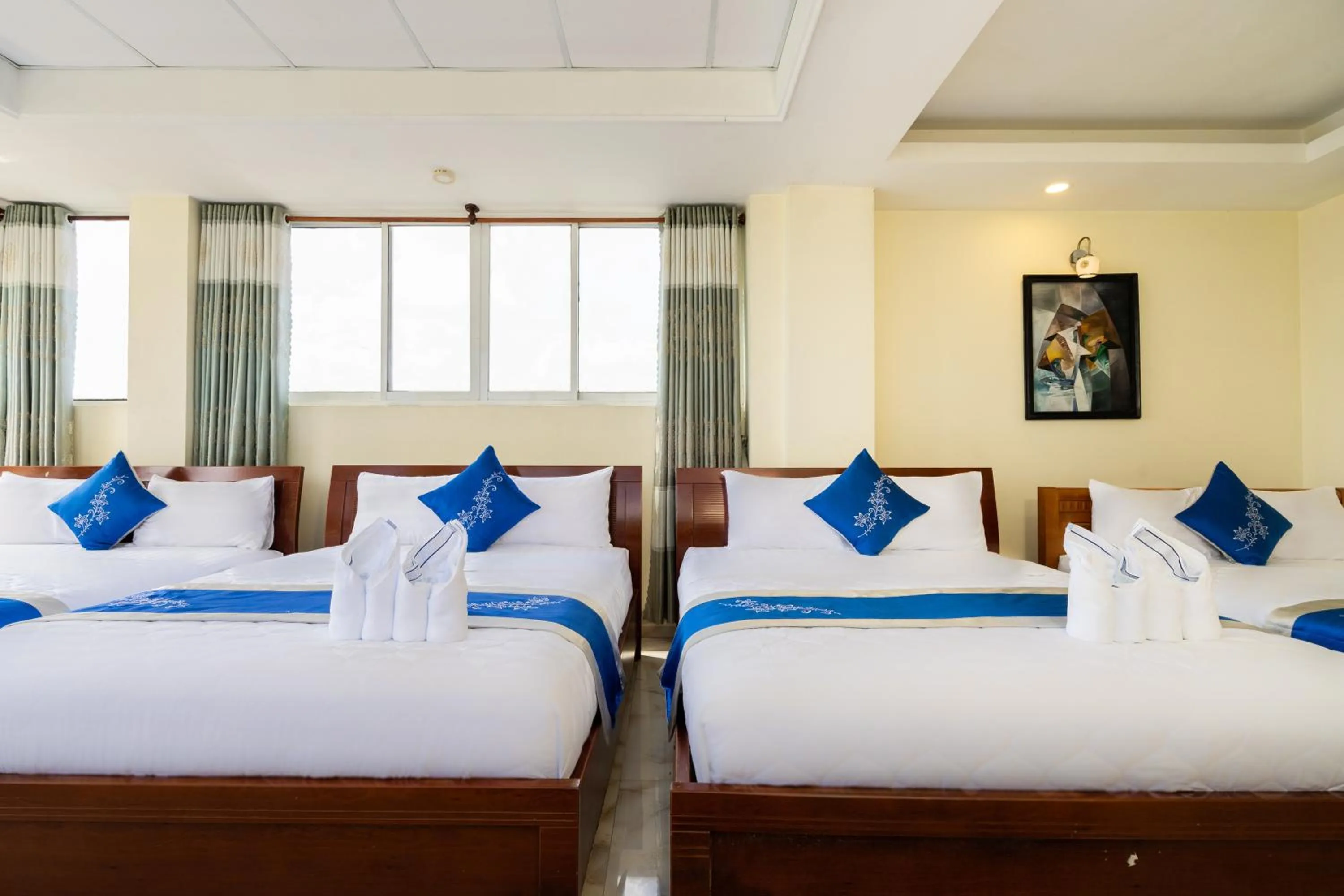 Bed in Mai Phương - RUBY SAIGON HOTEL