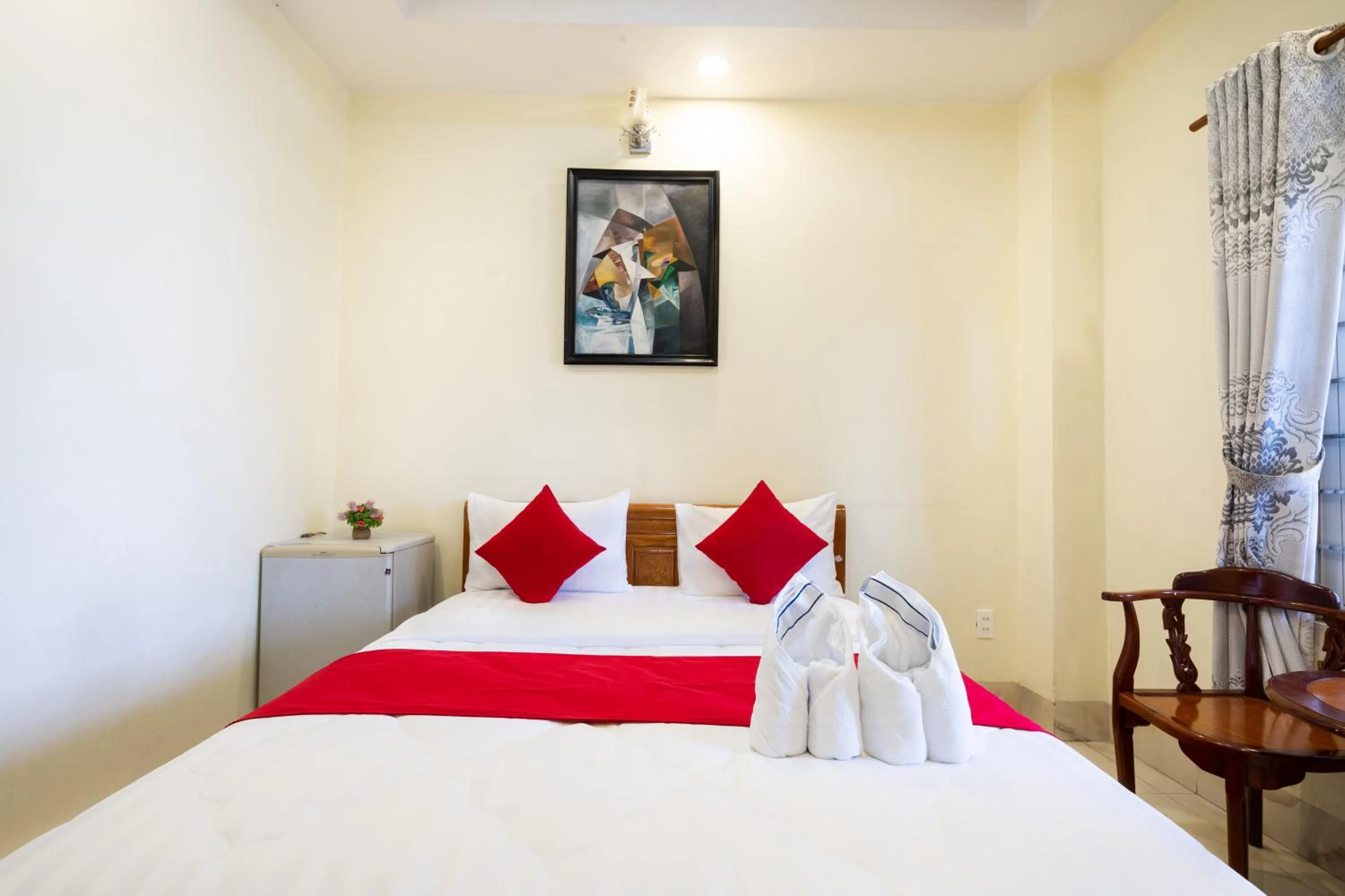 Bed in Mai Phương - RUBY SAIGON HOTEL