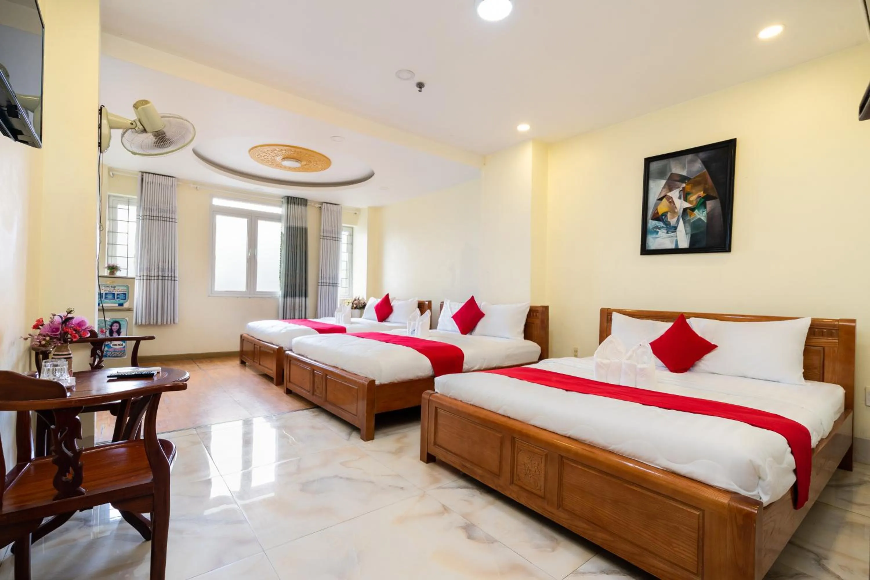 Bed in Mai Phương - RUBY SAIGON HOTEL