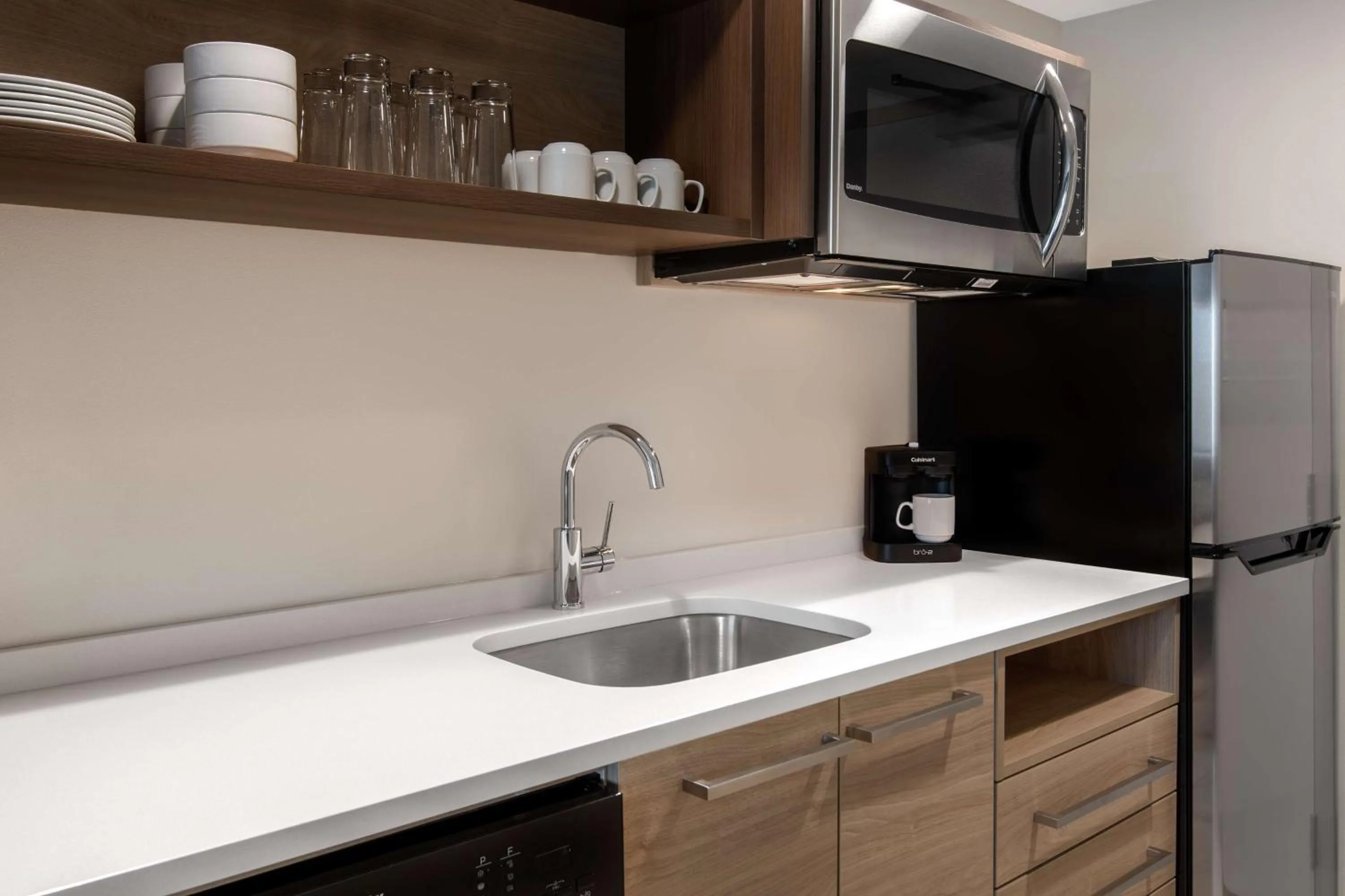 Kitchen or kitchenette in Home2 Suites By Hilton Jacksonville Downtown