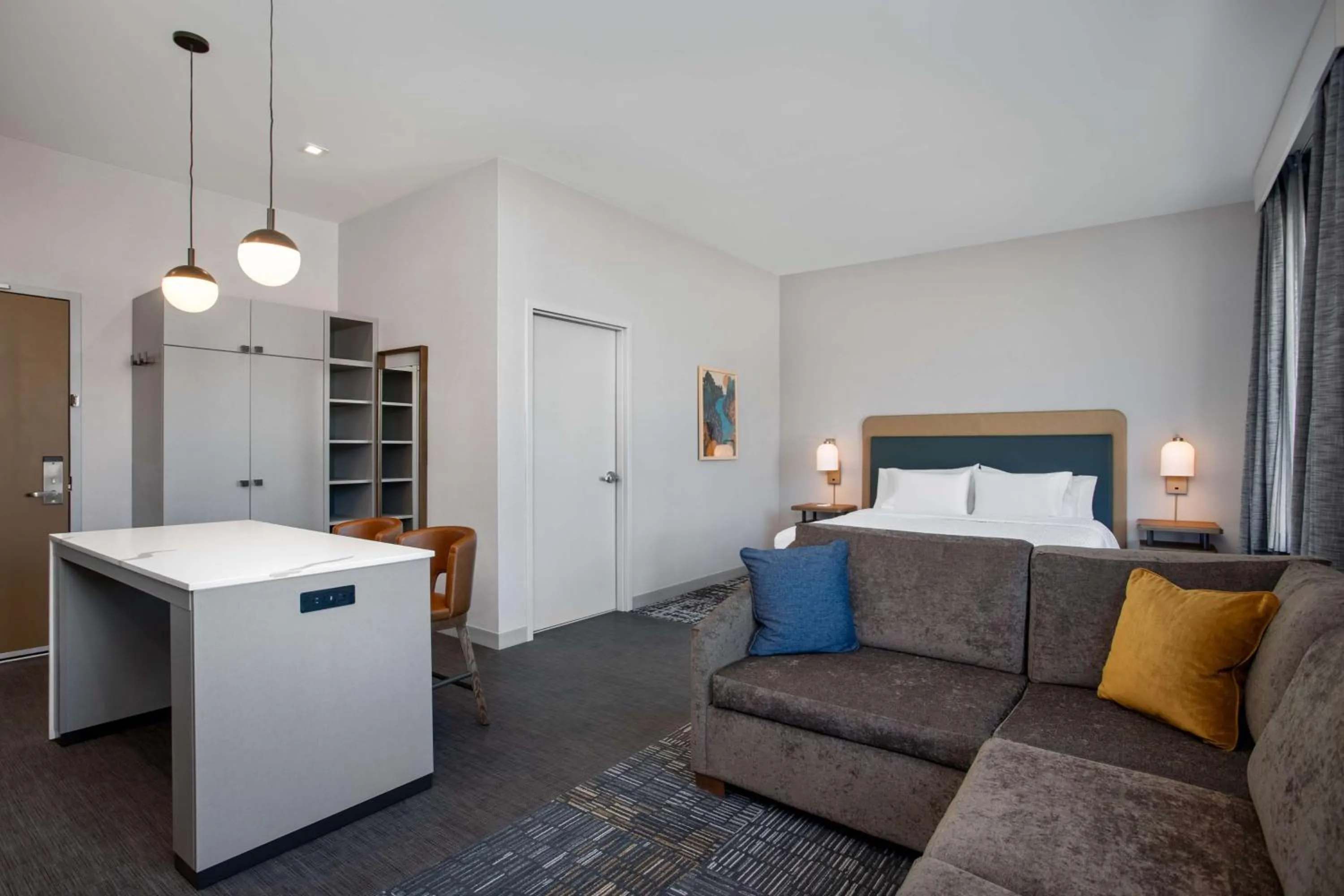 Living room, Bed in Homewood Suites By Hilton Missoula