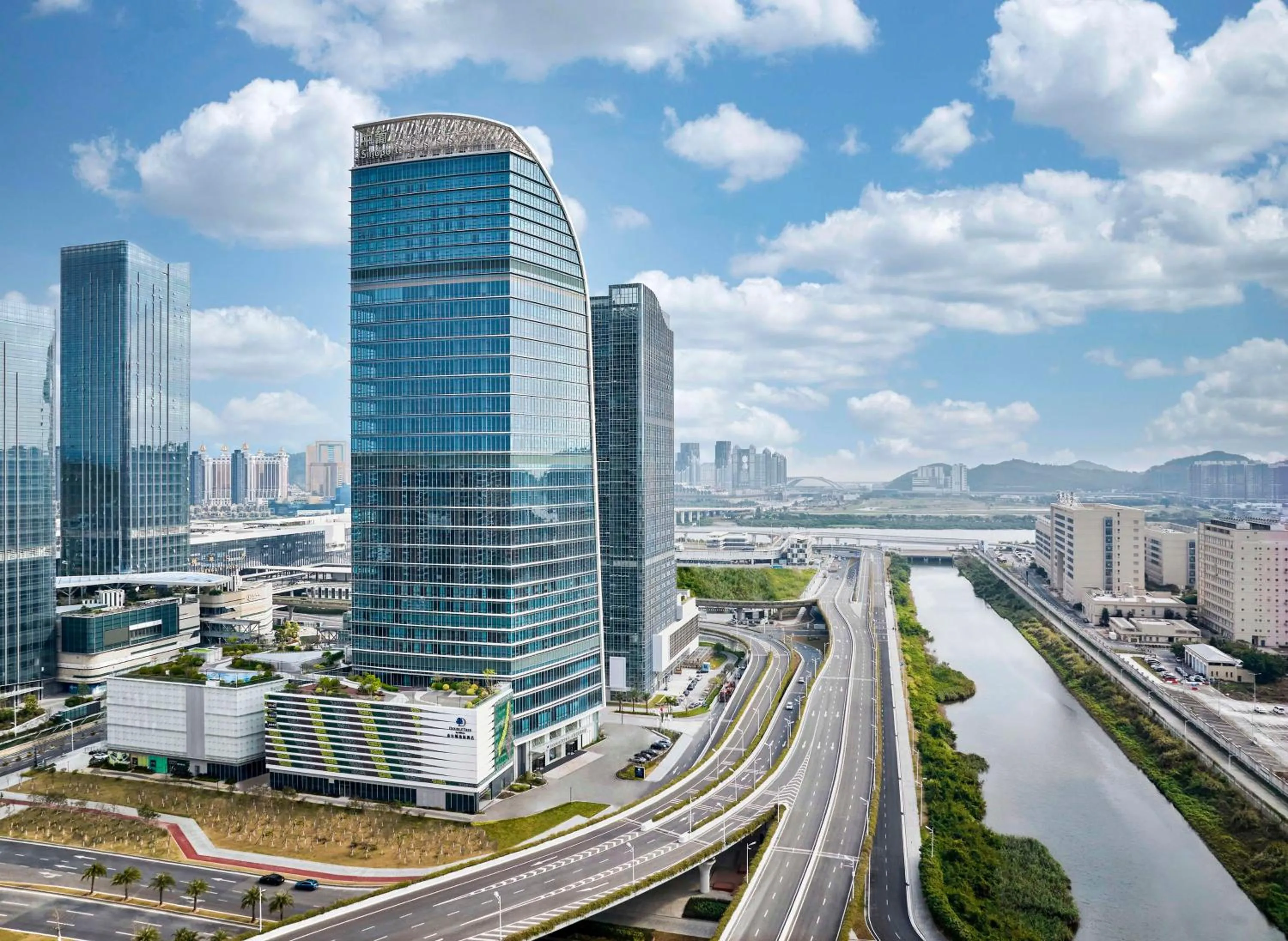 Property building in DoubleTree by Hilton Zhuhai Hengqin