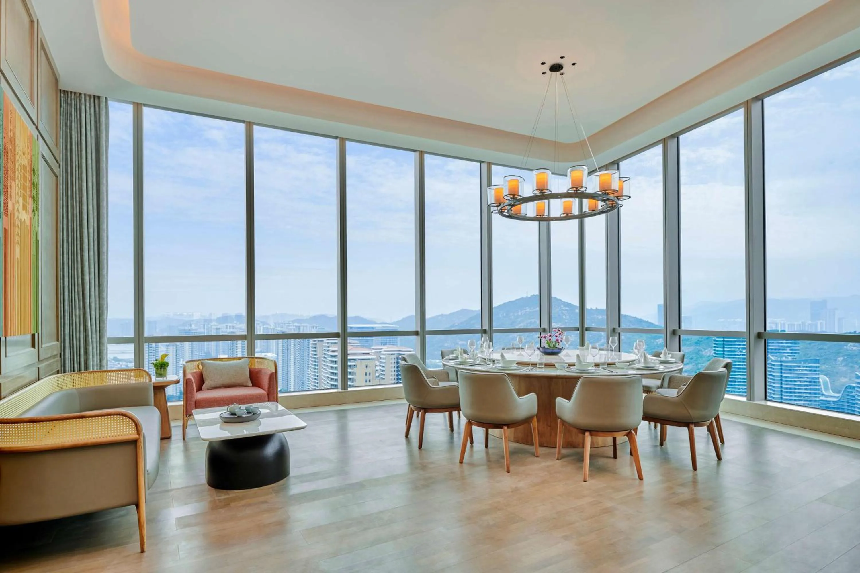 Dining area in DoubleTree by Hilton Zhuhai Hengqin