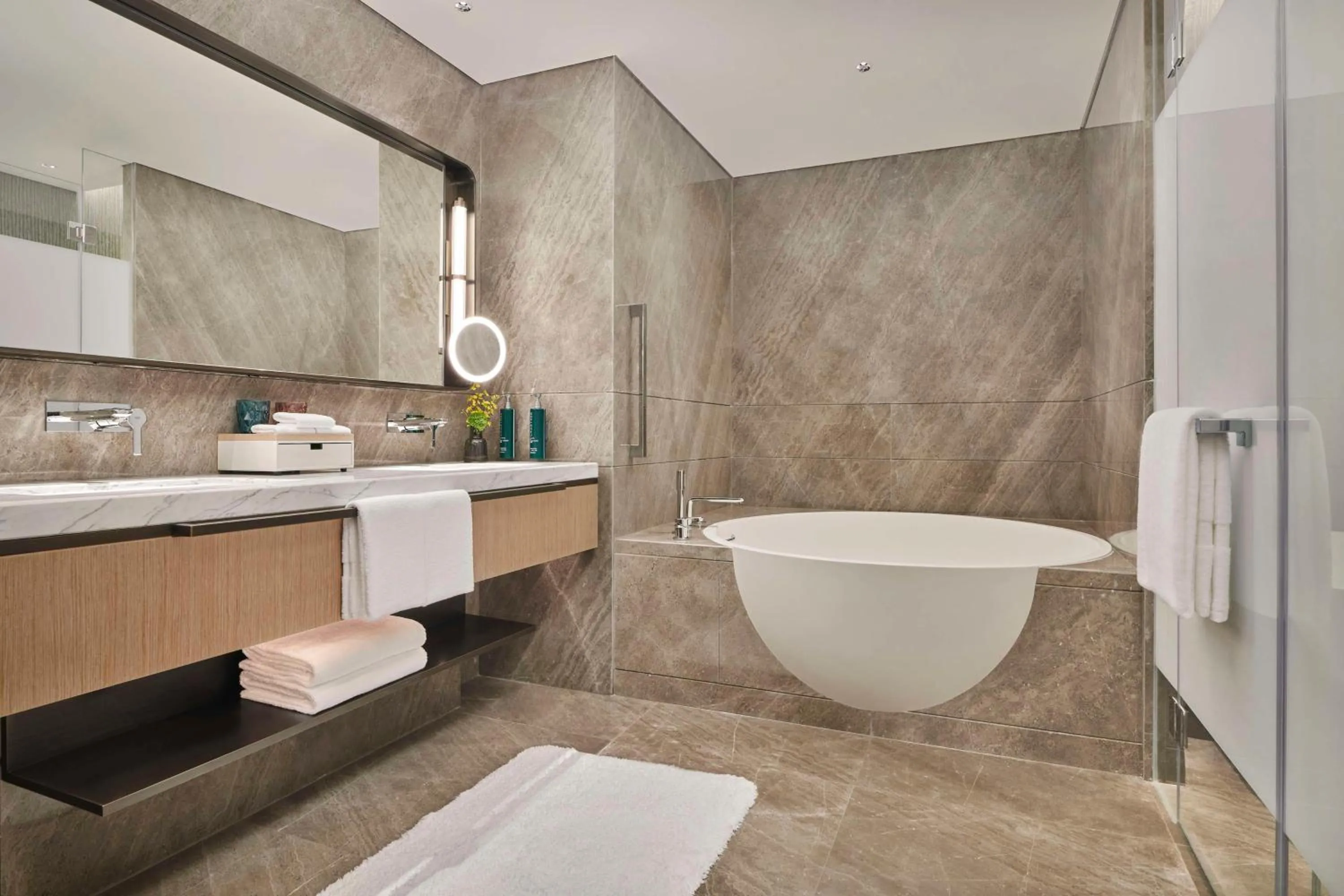 Bathroom in DoubleTree by Hilton Zhuhai Hengqin