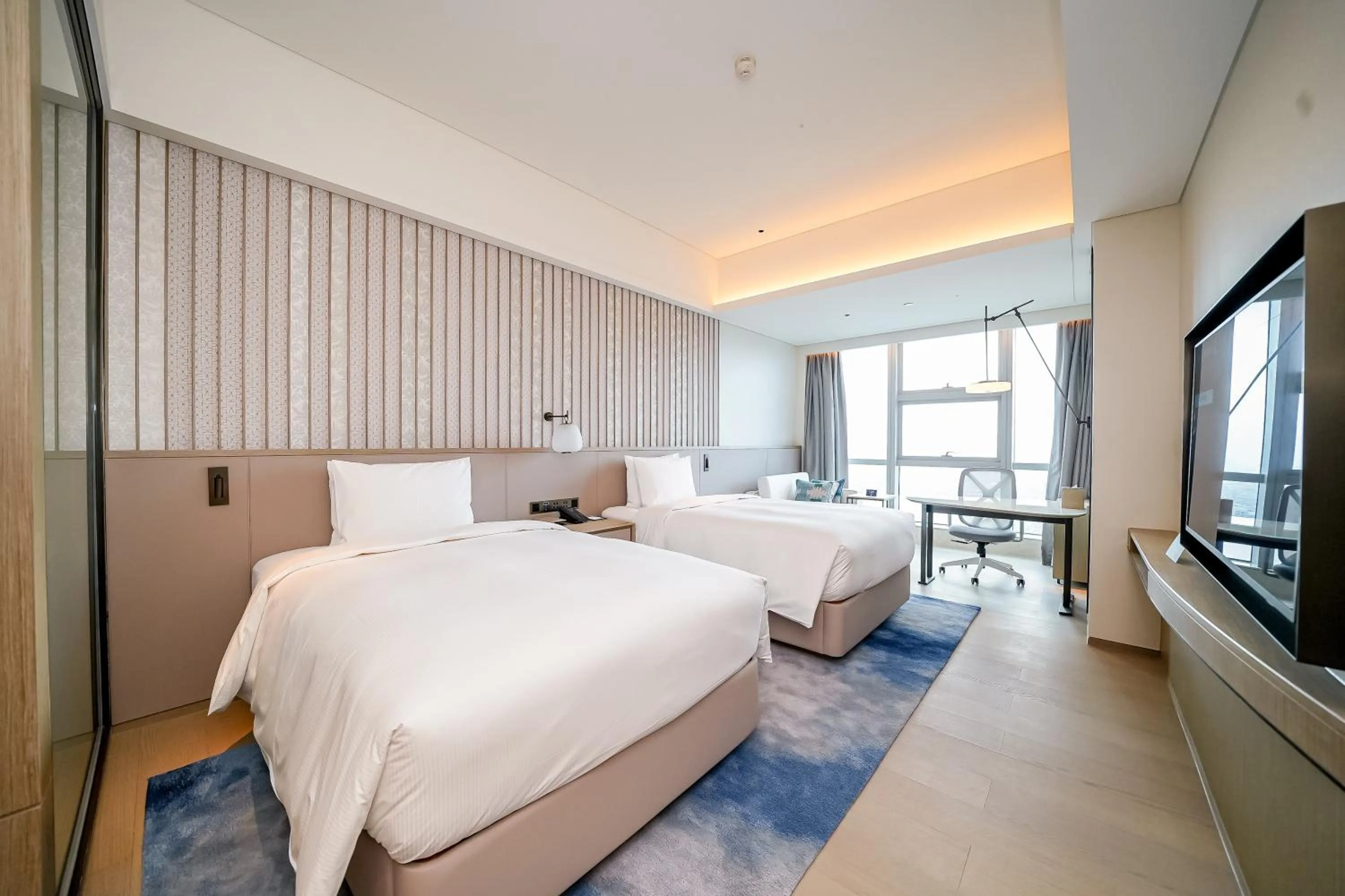 Bedroom, Bed in DoubleTree by Hilton Zhuhai Hengqin