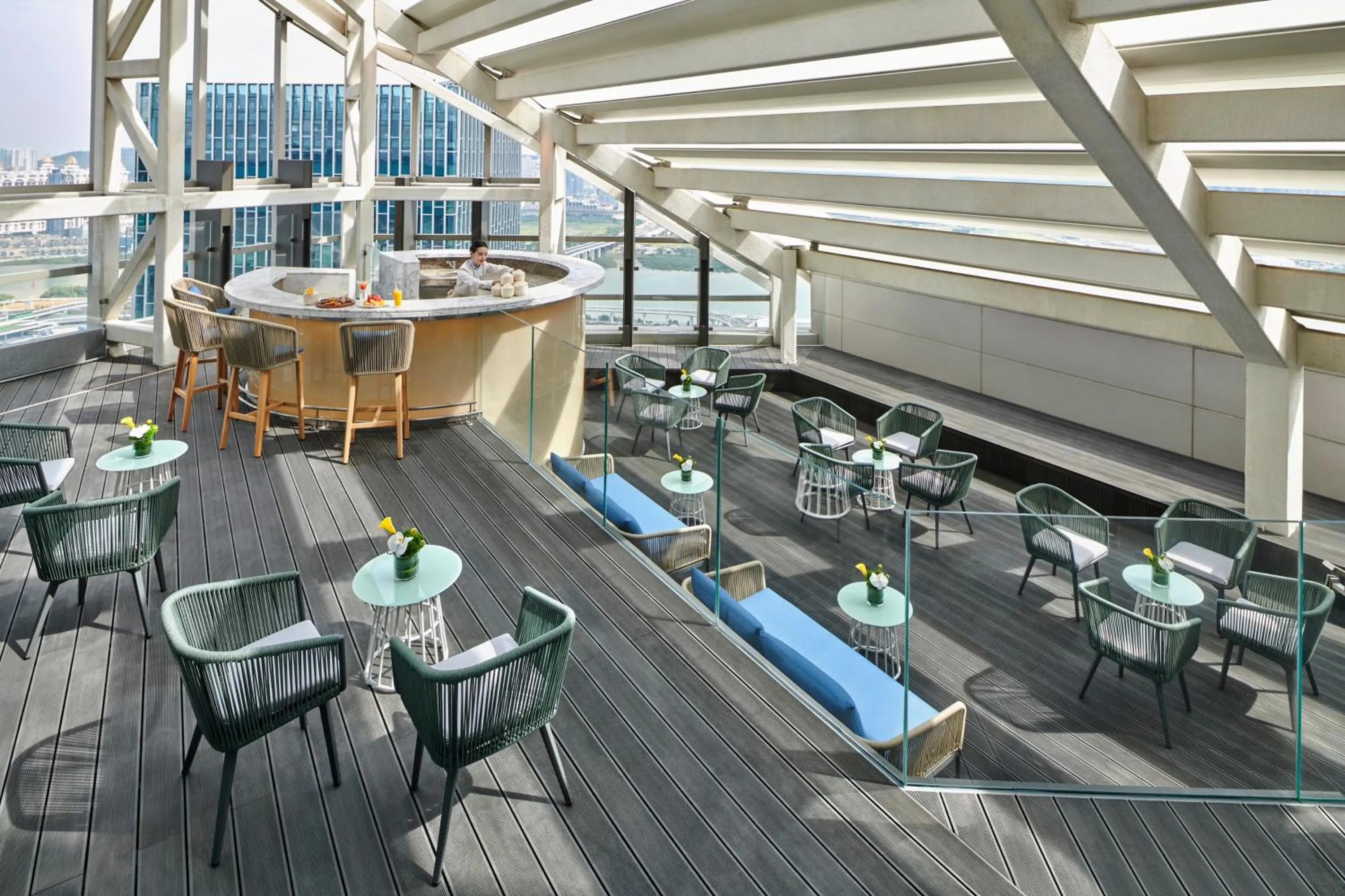 Lounge or bar in DoubleTree by Hilton Zhuhai Hengqin