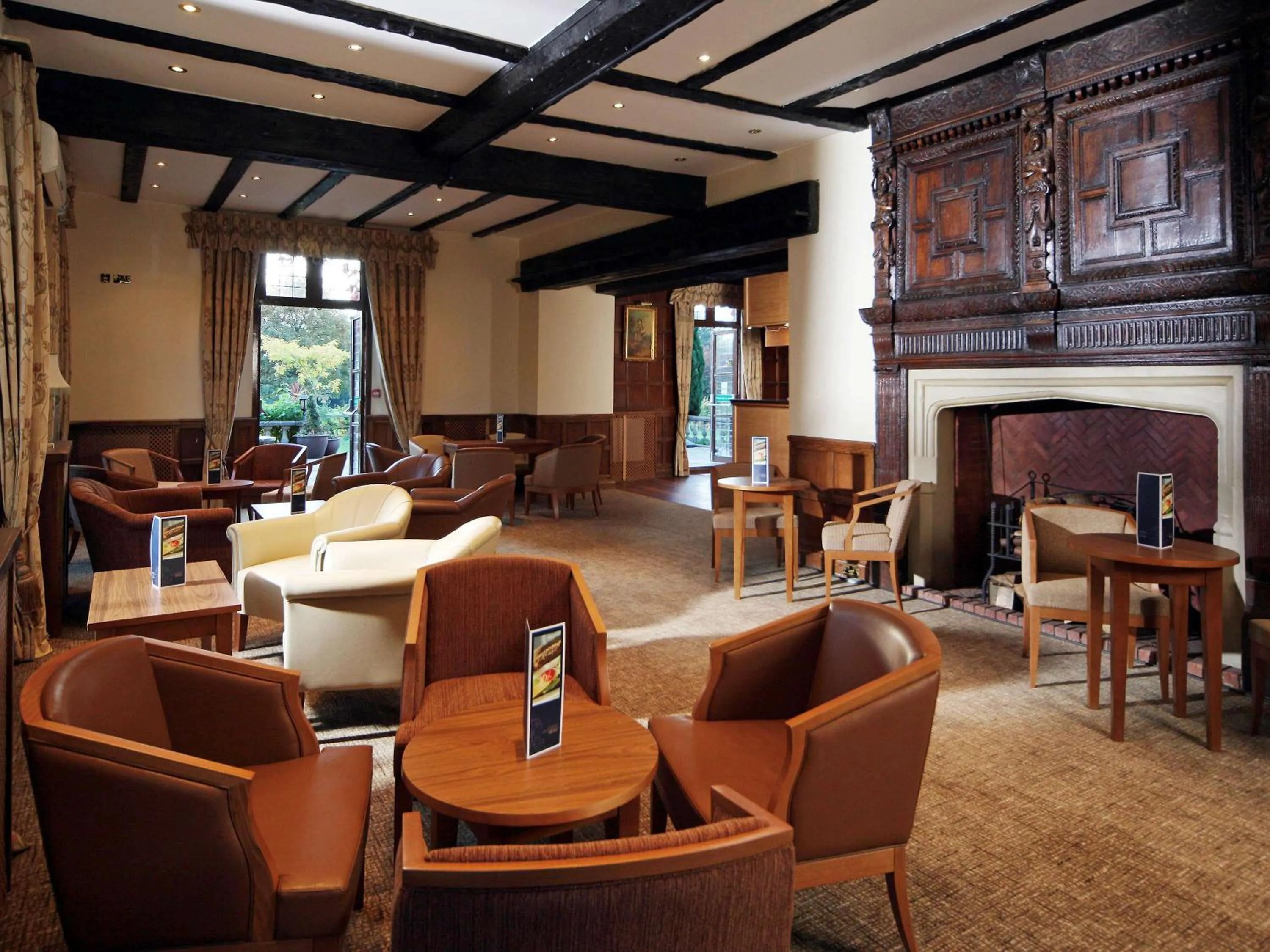 Lounge or bar in voco Letchworth Hall by IHG