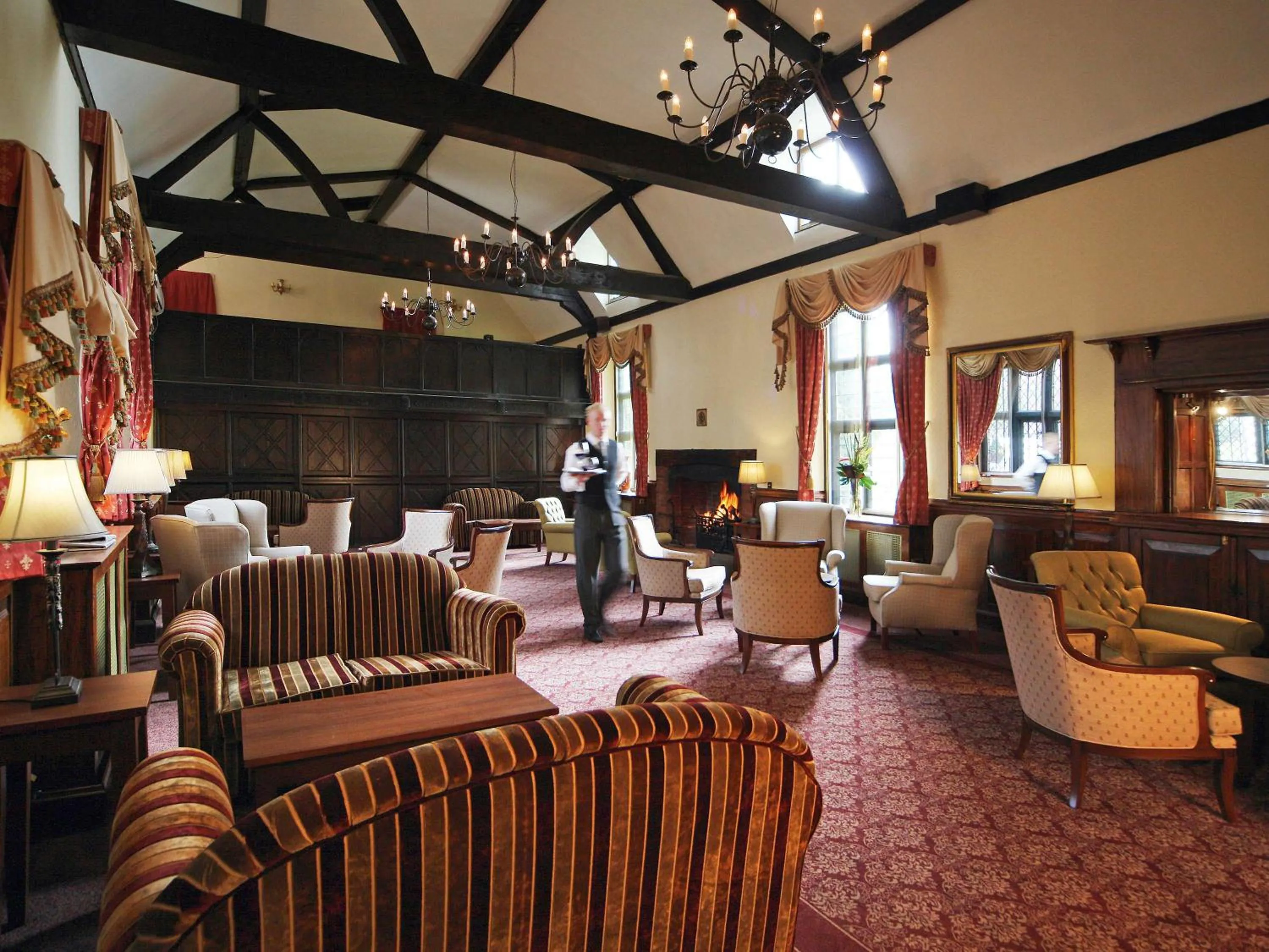 Lounge or bar in voco Letchworth Hall by IHG