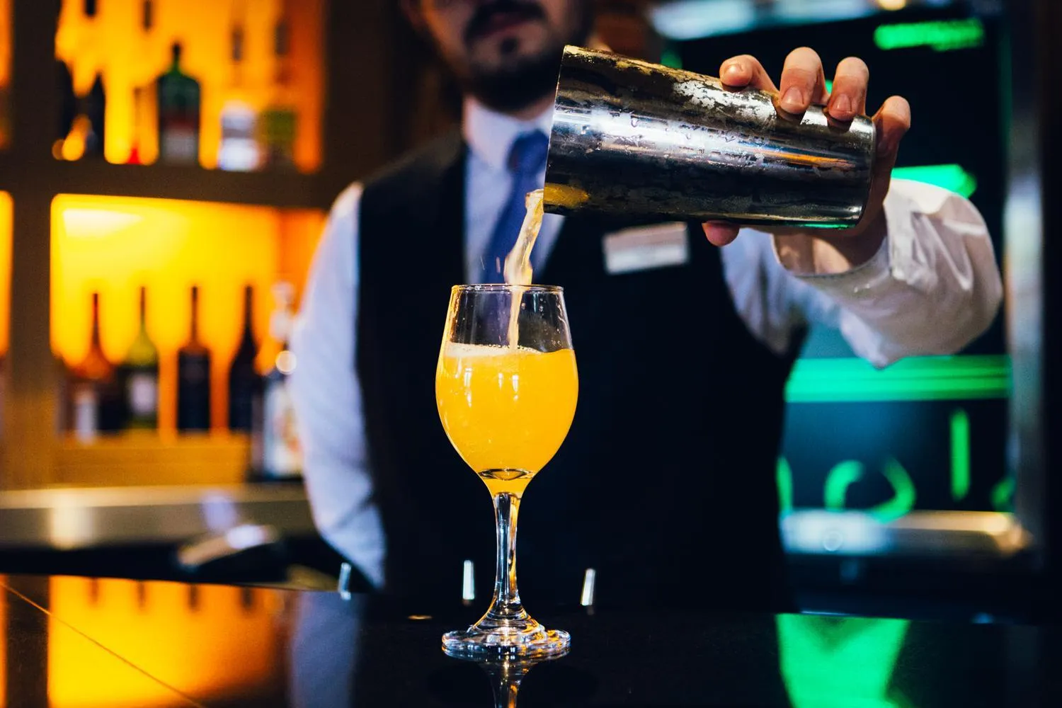 Lounge or bar in voco Letchworth Hall by IHG