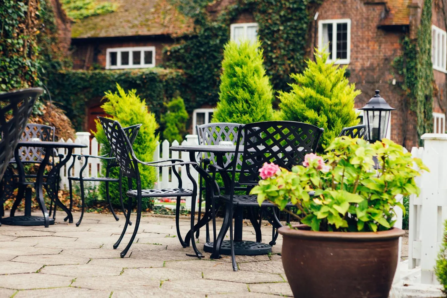 Garden in voco Letchworth Hall by IHG