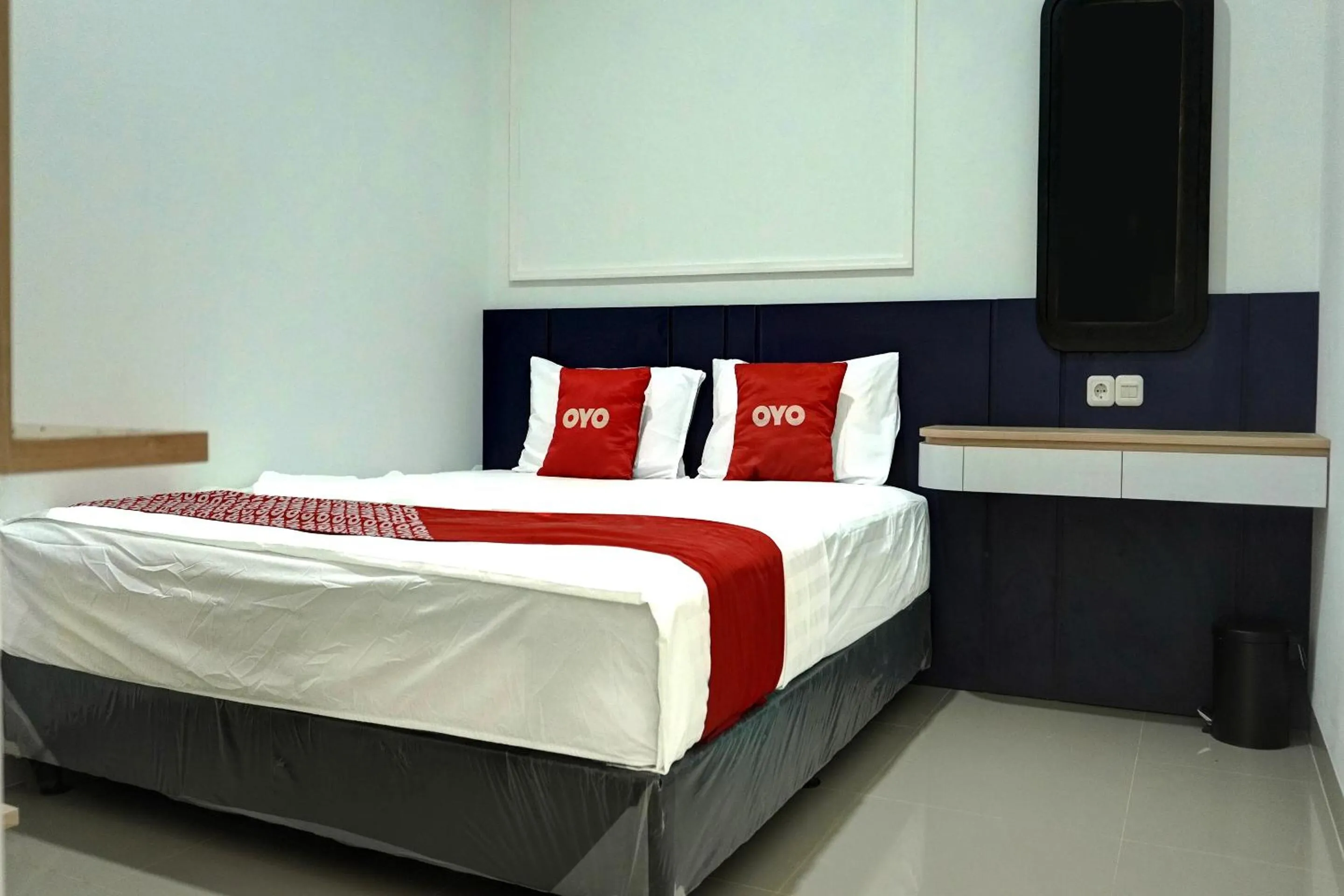 Bedroom in Capital O 92804 La Tansa Syariah Hotel