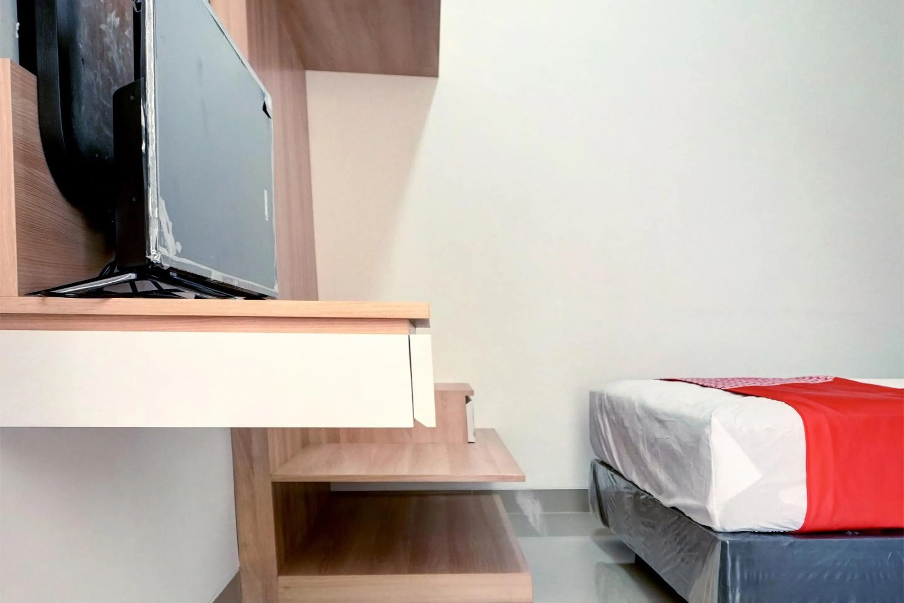 Bedroom in Capital O 92804 La Tansa Syariah Hotel